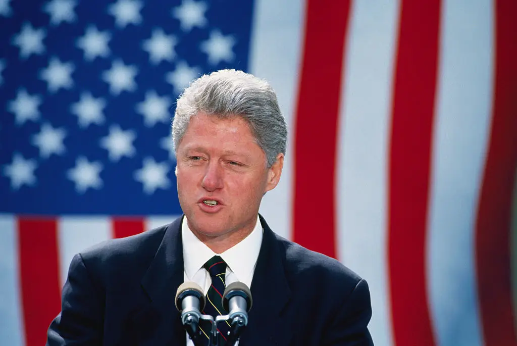 Bill Clinton's sanctions on non-American companies investment into Iran's oil and gas (© Wally McNamee/CORBIS/Corbis via Getty Images)