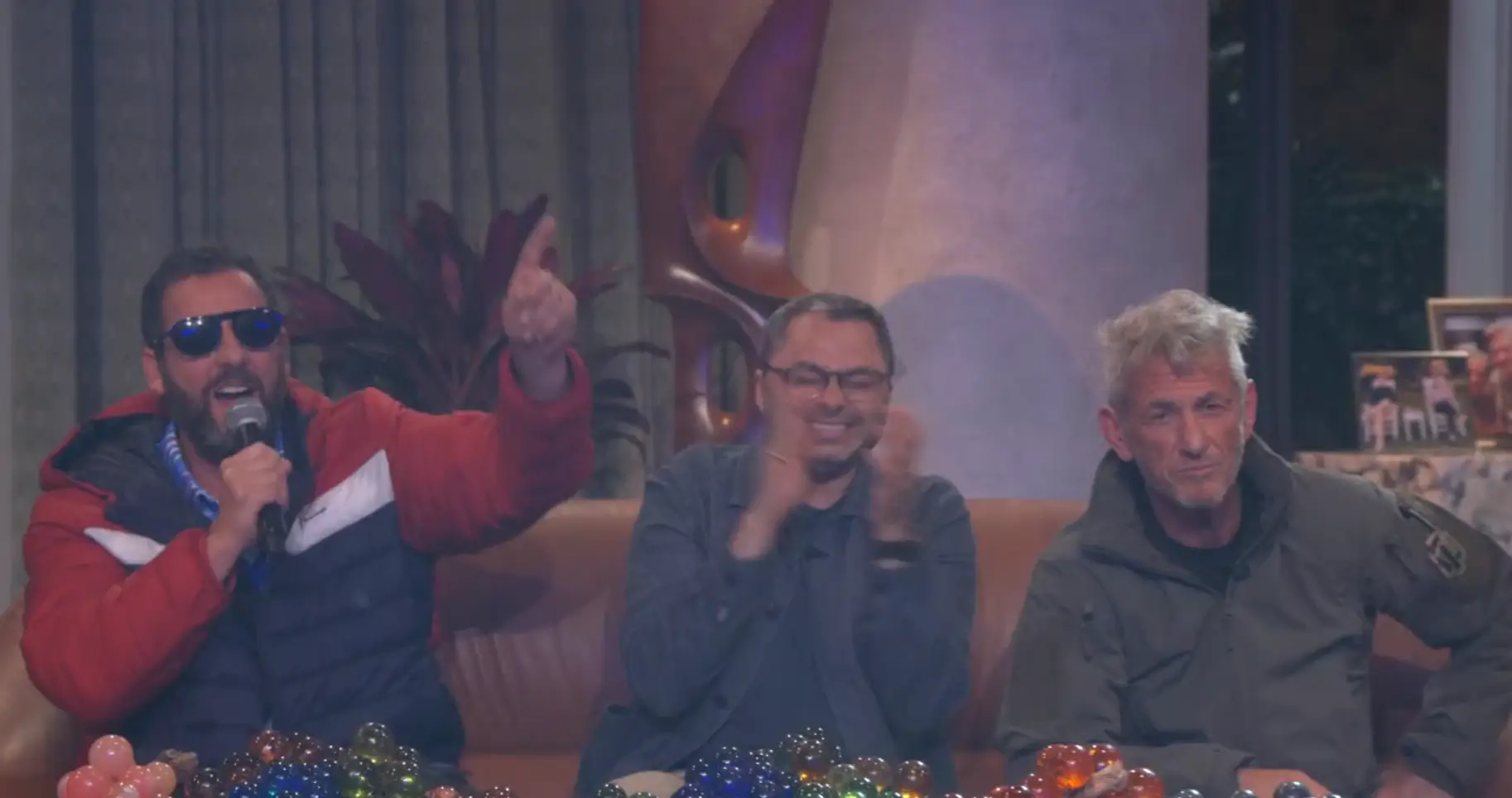 Adam Sandler took a microphone and announced their walkout (Netflix)