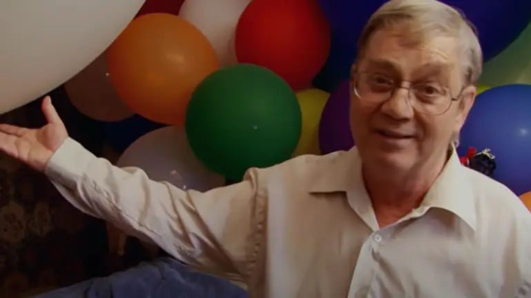 Man Sexually Attracted To Balloons Has 50,000 In His House