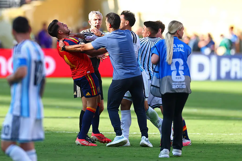 Paredes grabbed Garcia (Chris Brunskill/Fantasista/Getty Images)