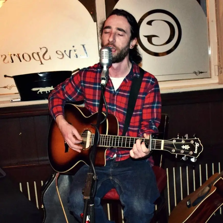 Robert Bates performing live (Facebook)