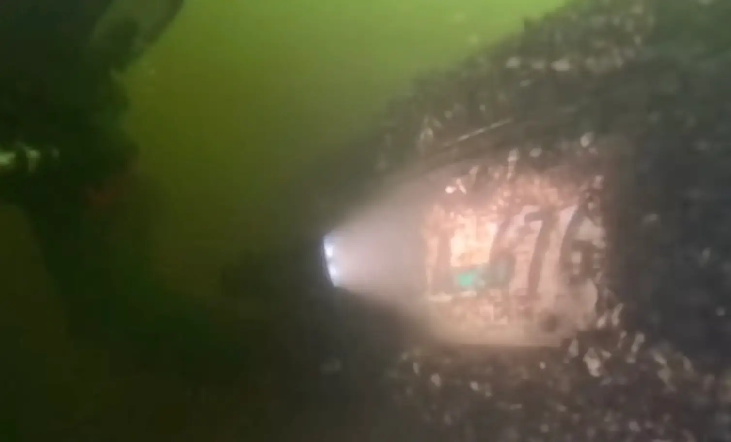 The divers then realised one of the vehicle's matched Miriam's license plate (YouTube/exploringwithnug)