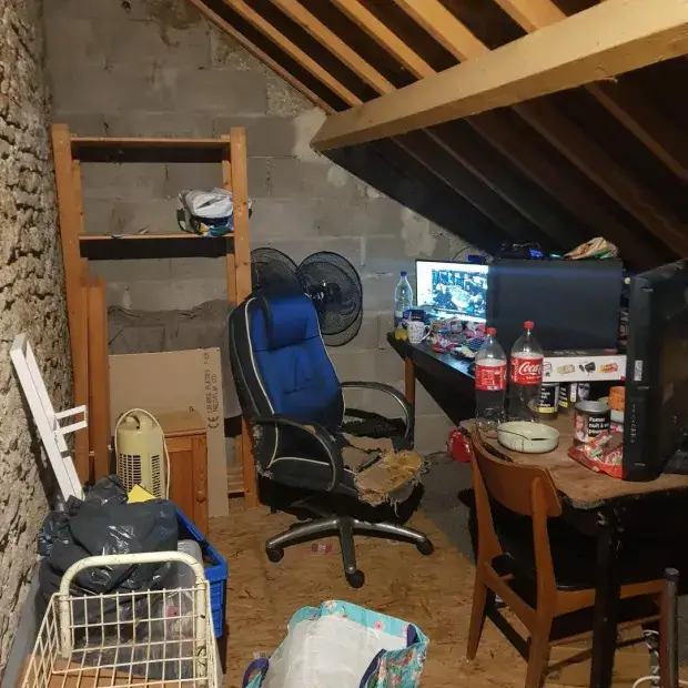 A London-based professional poker player picked up a massive online jackpot after playing in his attic for 27 hours.