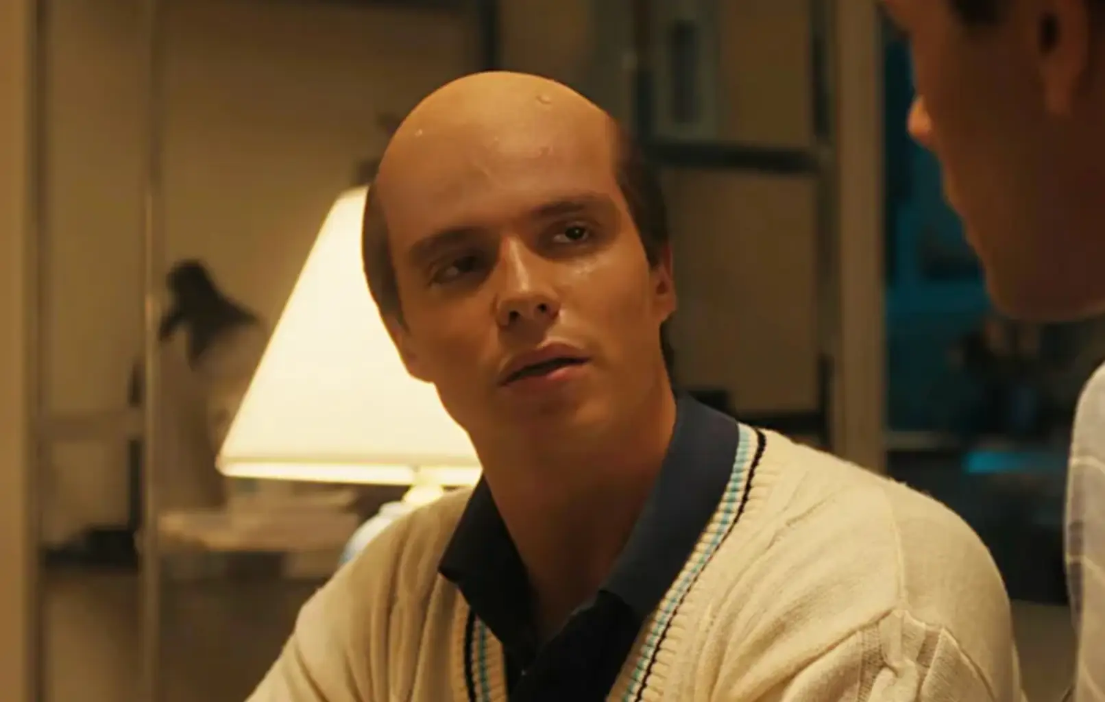 Lyle wore a hair piece in real life (Netflix)