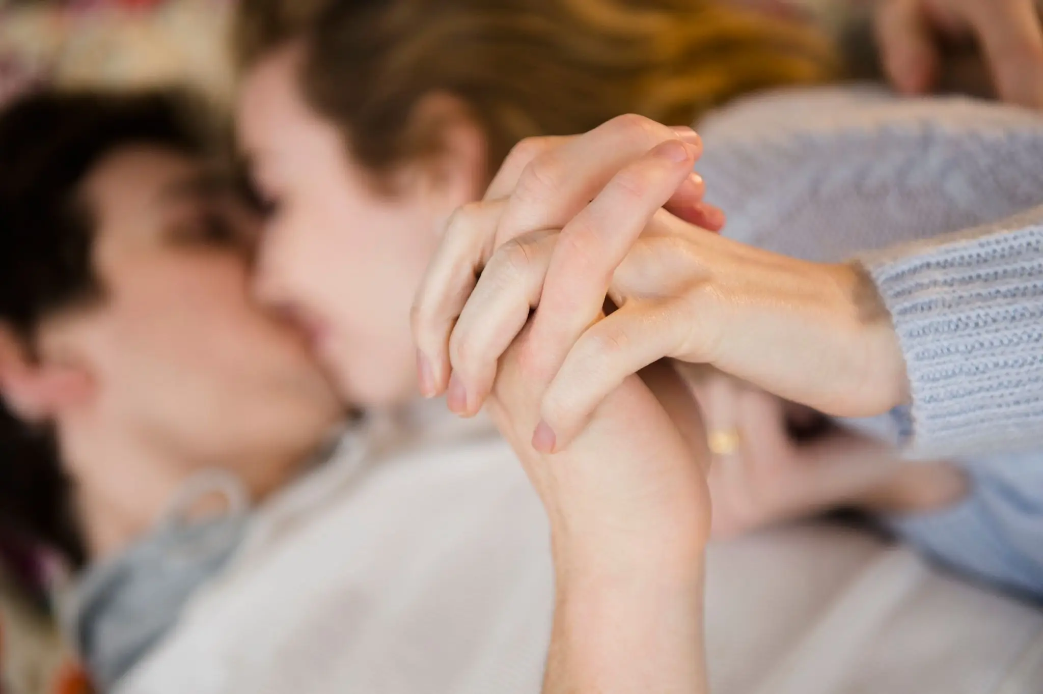 Men aren't fussed about kissing, apparently. (Getty Stock Images)