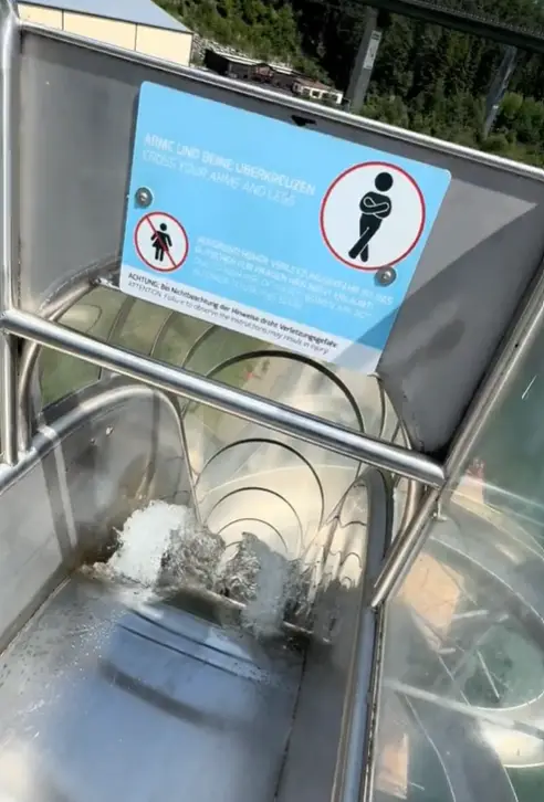 The diver regretted it as soon as she let go (TikTok/ @rhiannaniffland)