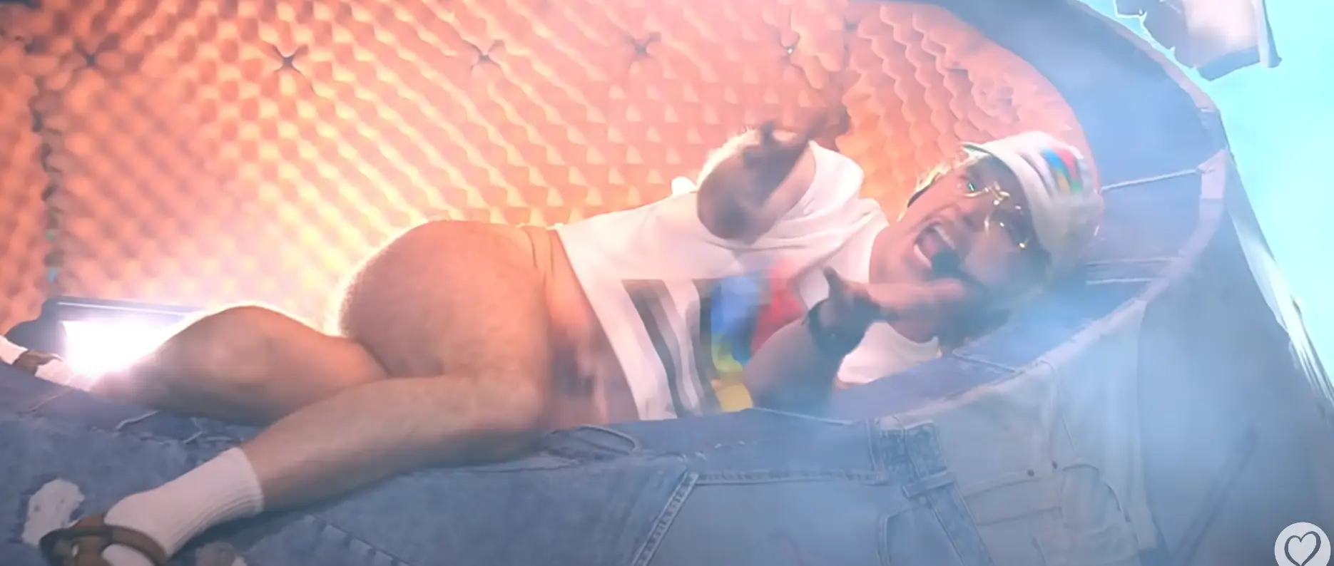 Finland's Windows95man seemed to forget his trousers (BBC)