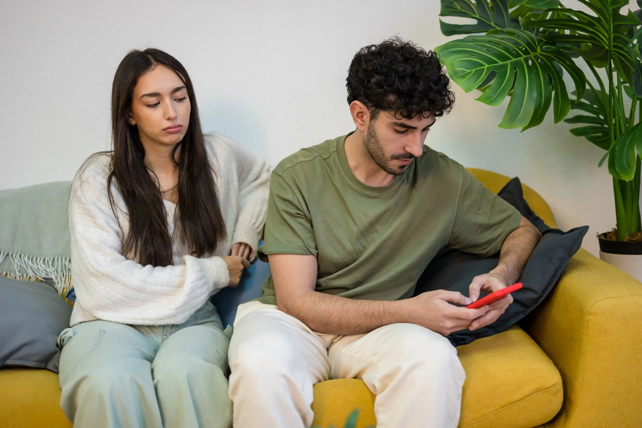 It's important to focus on your partner rather than your phone (Getty Stock)