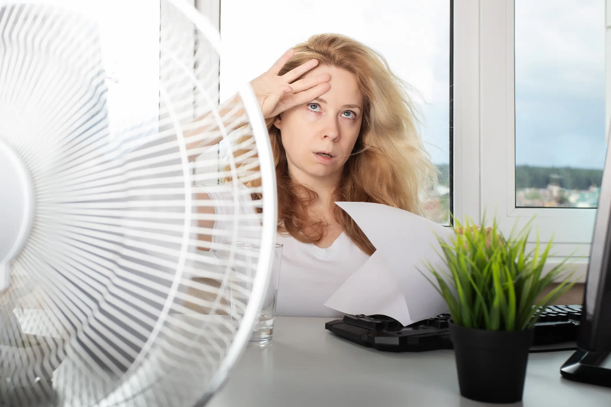 It's never easy to focus in the office when it's too hot (Getty Stock)