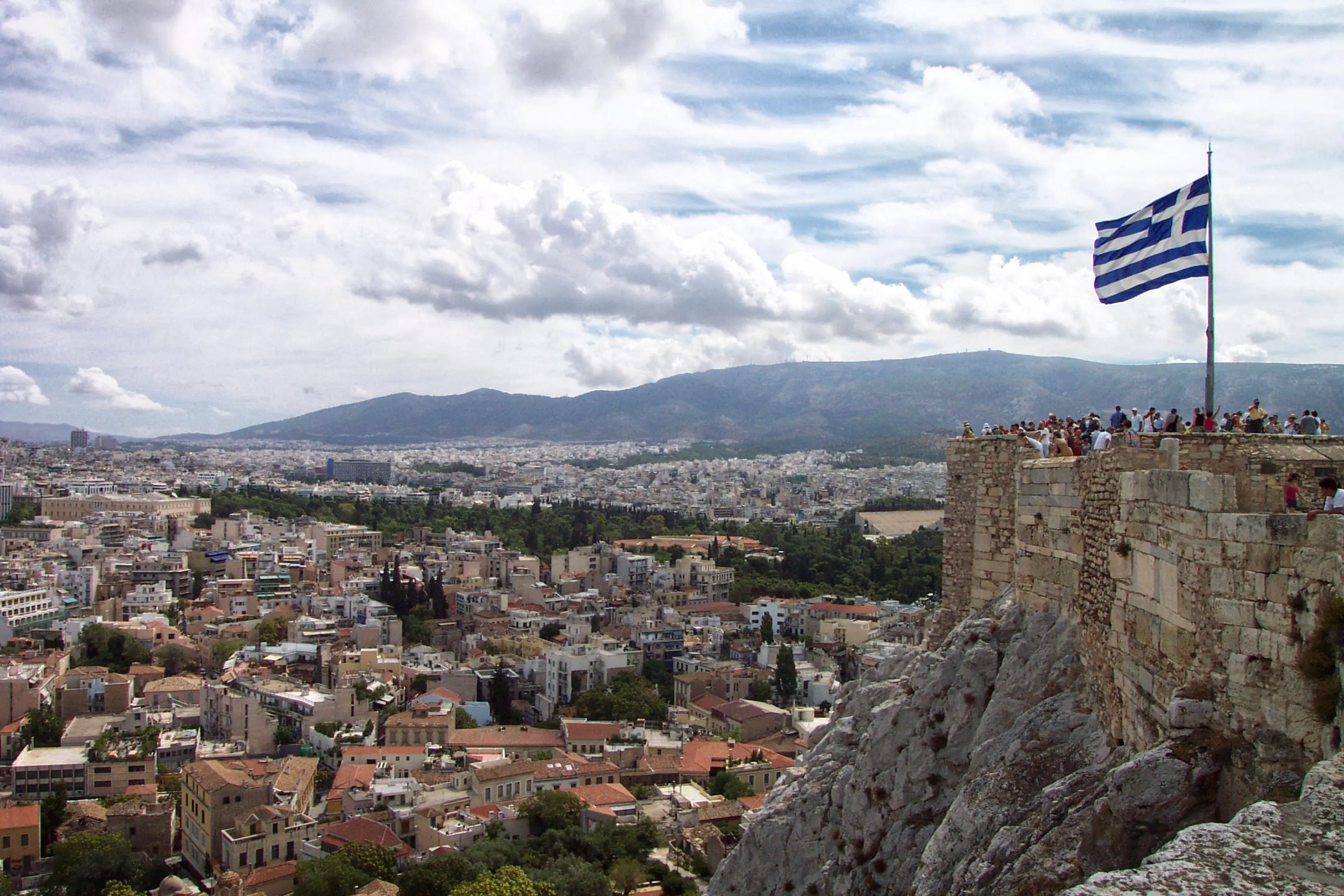 The plane was skimming the buildings of Athens (Edoardo Frola/Getty Images)