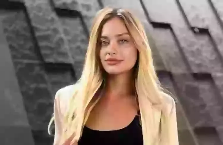 She told her mum she was going to be staying with 'representatives of the modelling business' after missing her flight to Thailand (Instagram/@ ae3marylu)