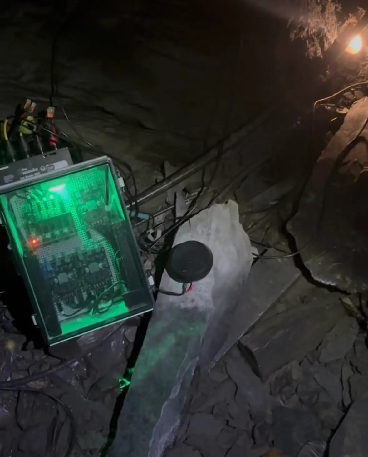 Some of the kit used for the scientific side of what is hoped to be the world's deepest underground rave (LADbible)