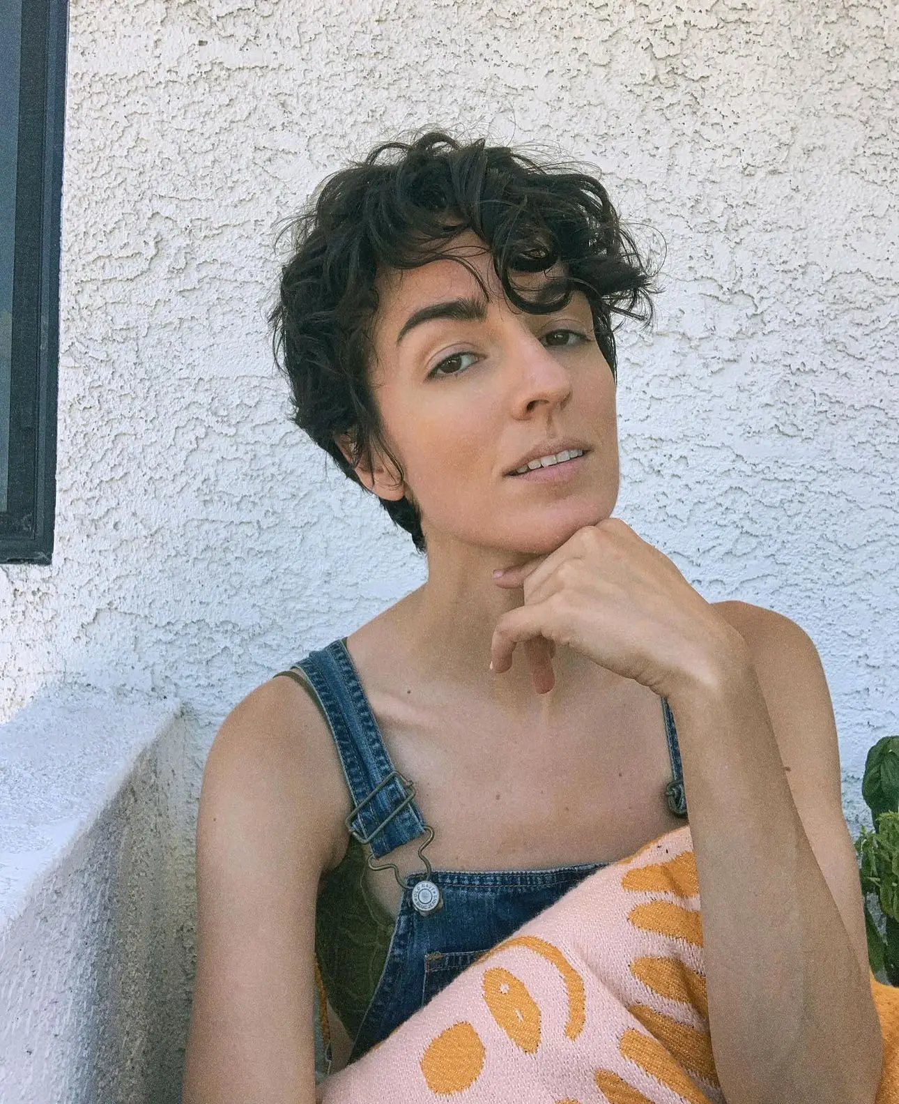 Now you can put a face to a well known voice (Instagram / kdimerc)