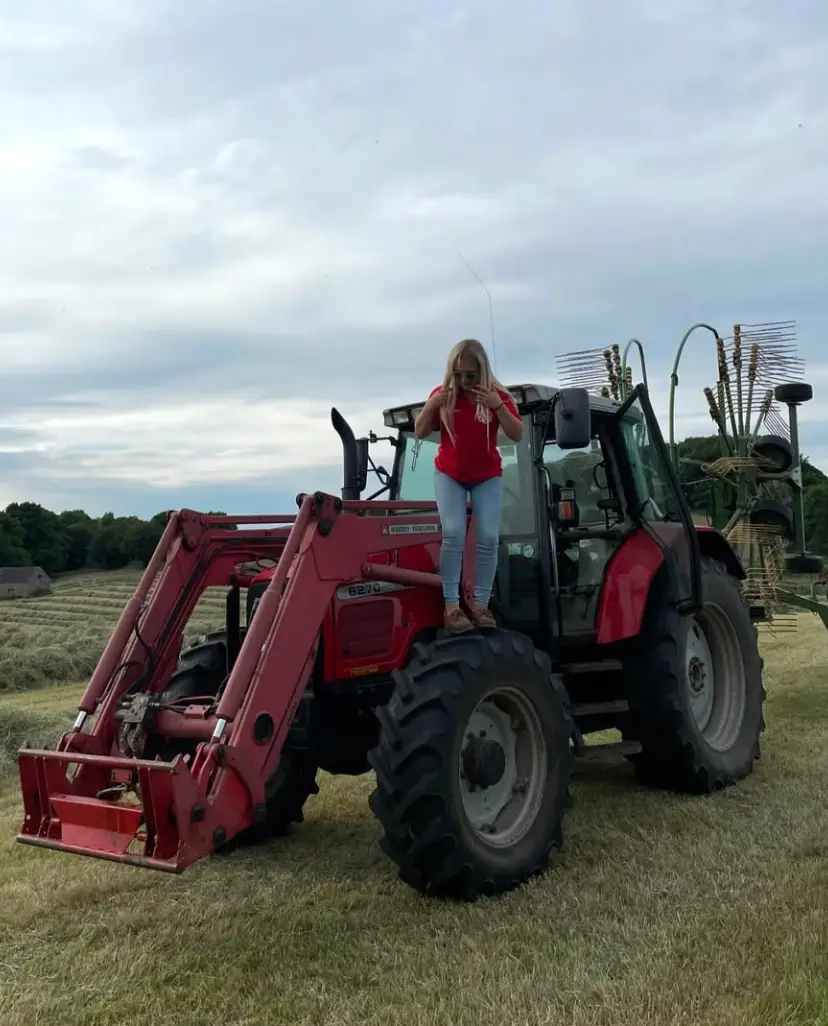 Cowan looks like she'll fit in to the show well (Instagram/@harrietcowan_x)