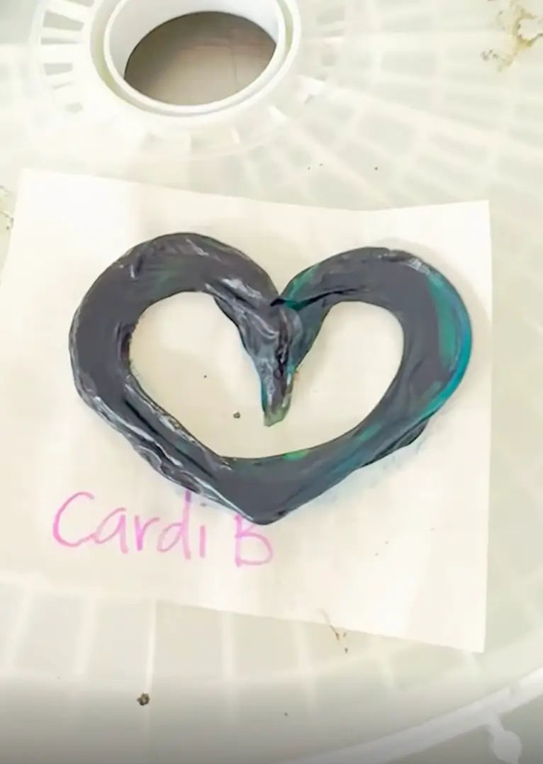 Flattening the cord helps to cover it in gold as the final step (Instagram/mommymadeencapsulation)