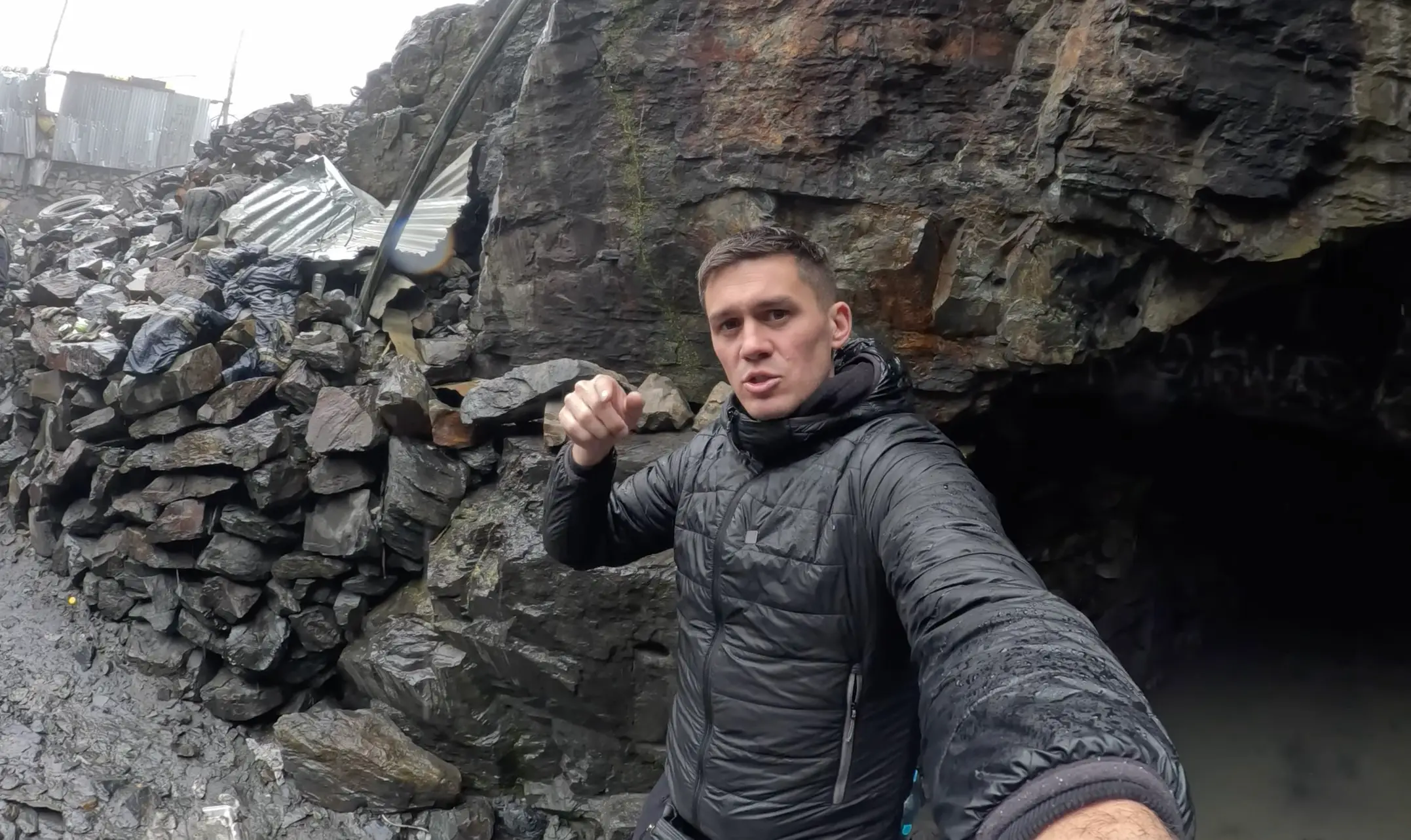 Zazza described the gold mining town as the 'most inhumane place' in the world (YouTube/Zazza The Italian)