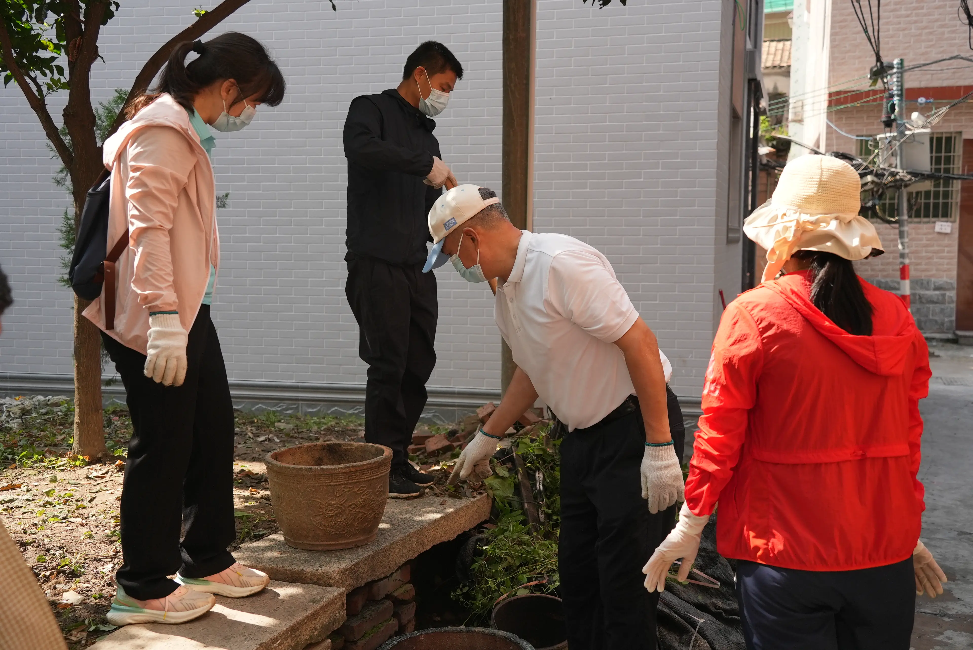 Locals are being forced to throw out stagnant water from their homes (VCG/VCG via Getty Images)