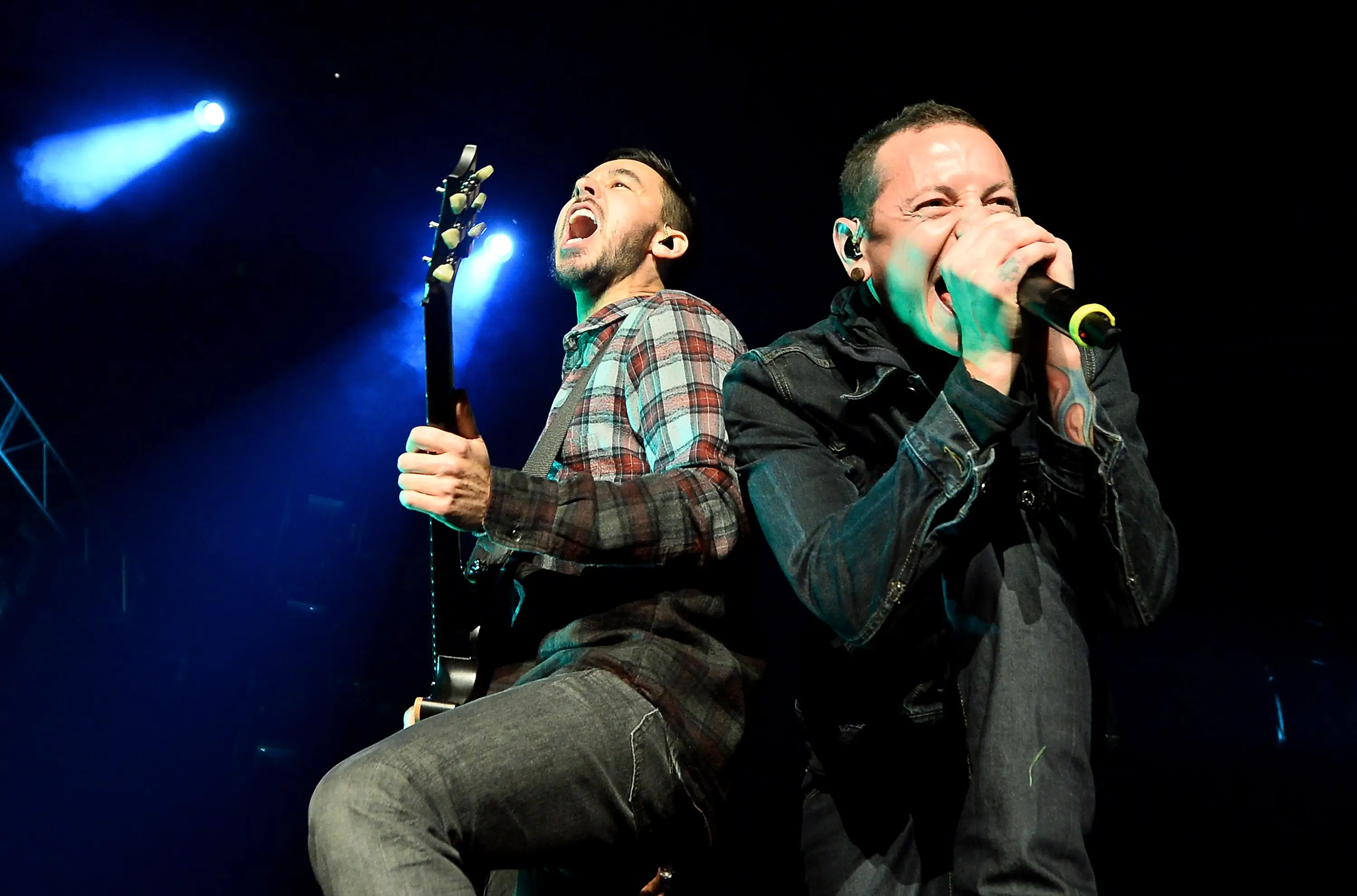Chester Bennington (right) and Mike Chinoda (left). (Ethan Miller via Getty Images)