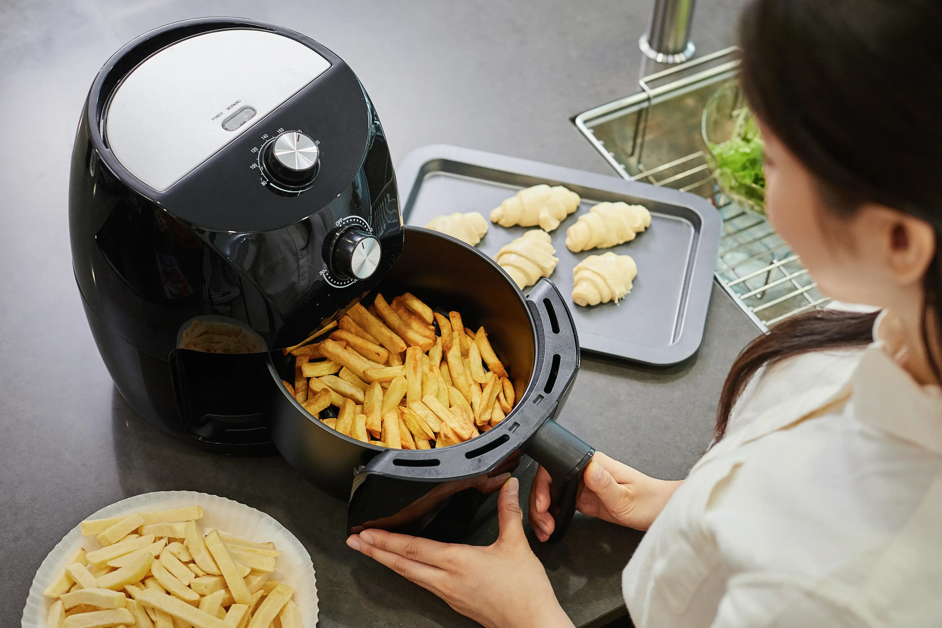 Did you know that cooking causes indoor pollution, and that the air fryer causes least? (Getty Stock Photo)