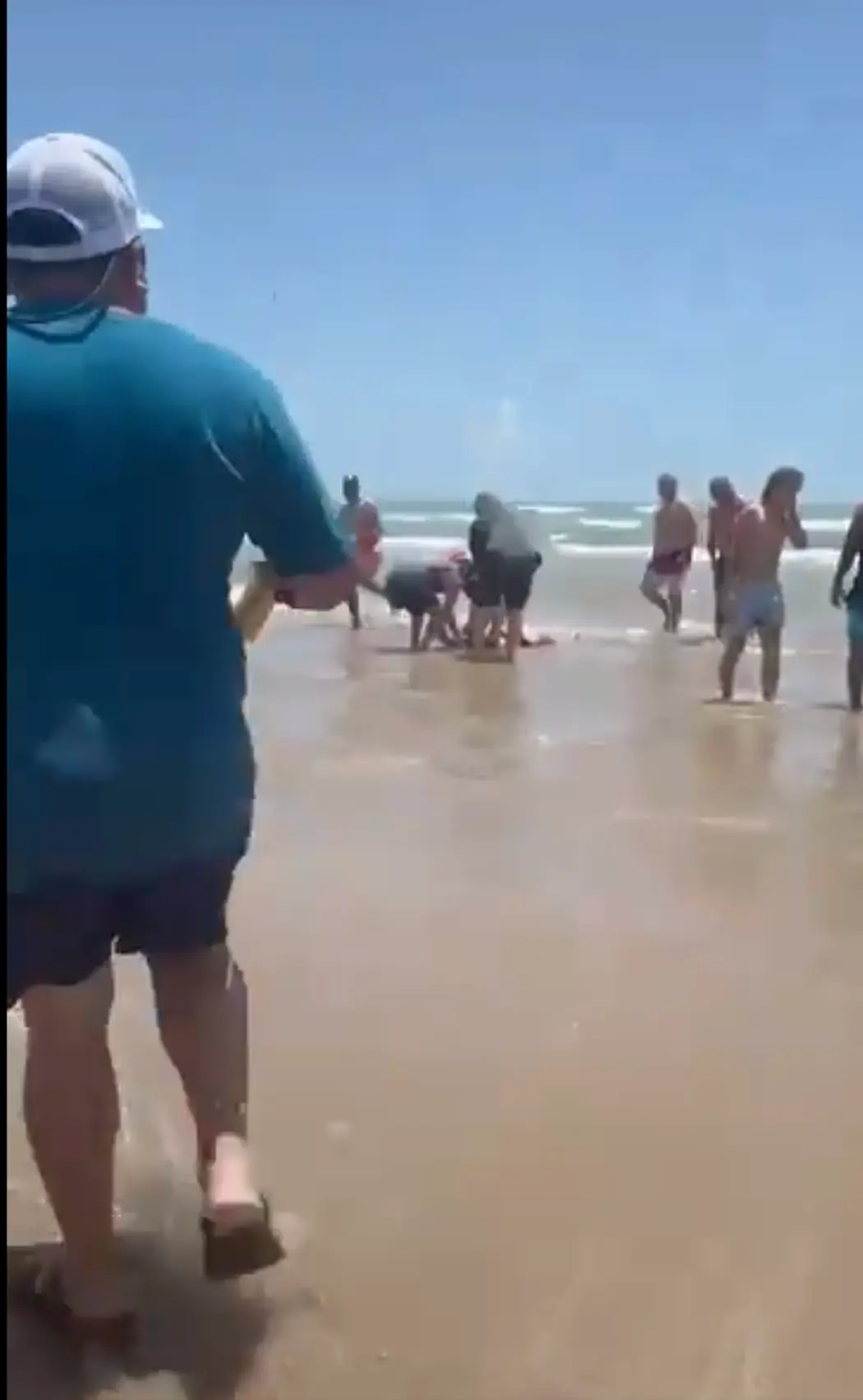 The woman had a bite in her left leg. (@shannonsharpeee/X)