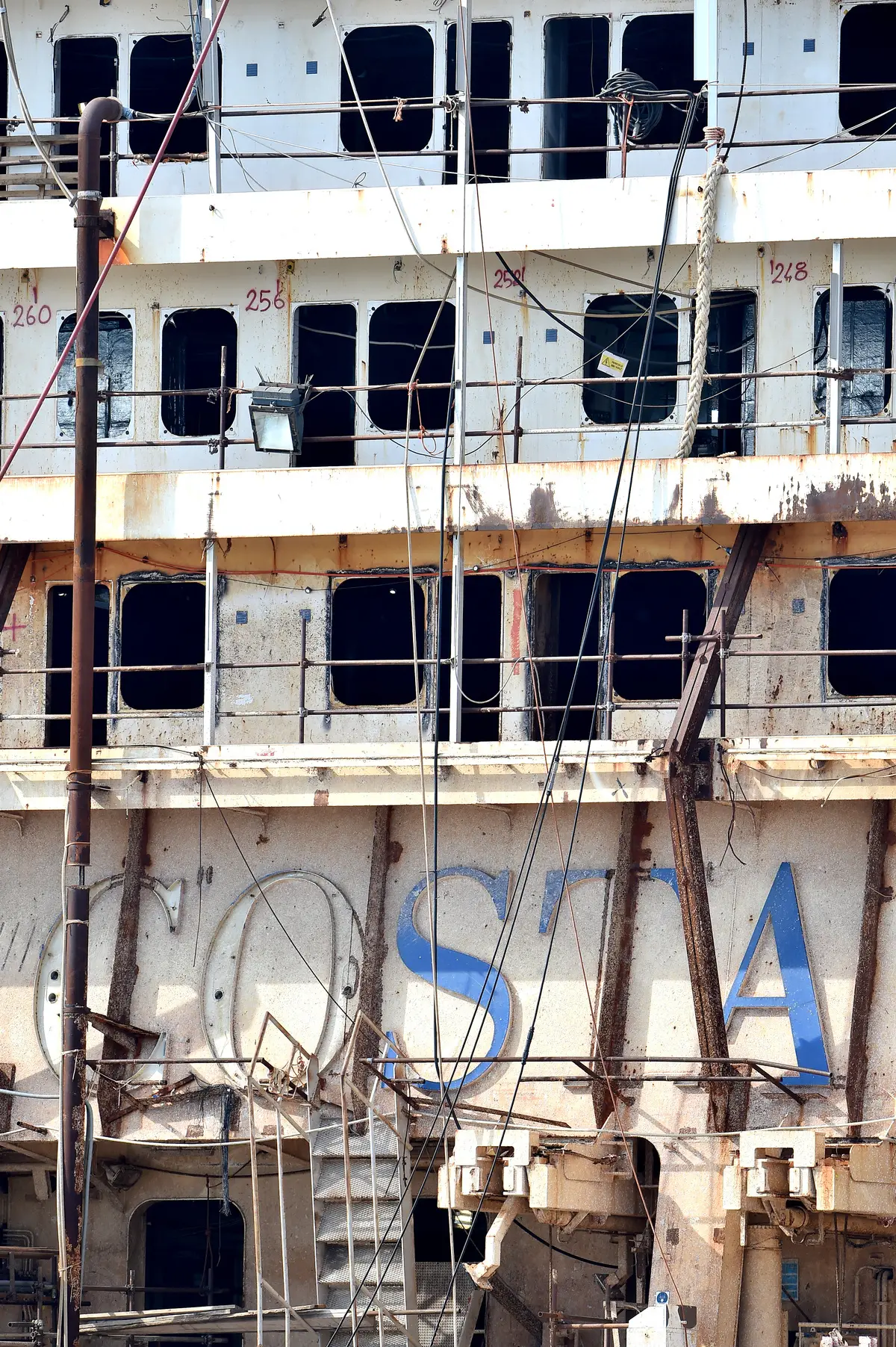 The captain abandoned the ship while it sunk.