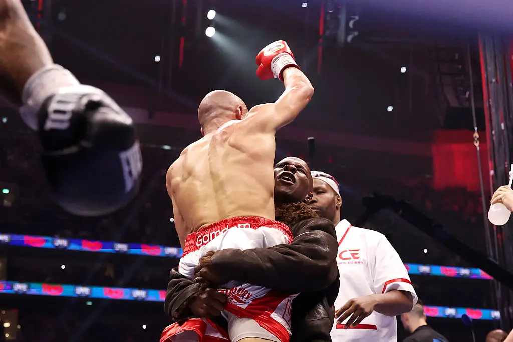 The Eubanks shared a touching moment in the ring after Jr's victory (Richard Pelham/Getty Images)