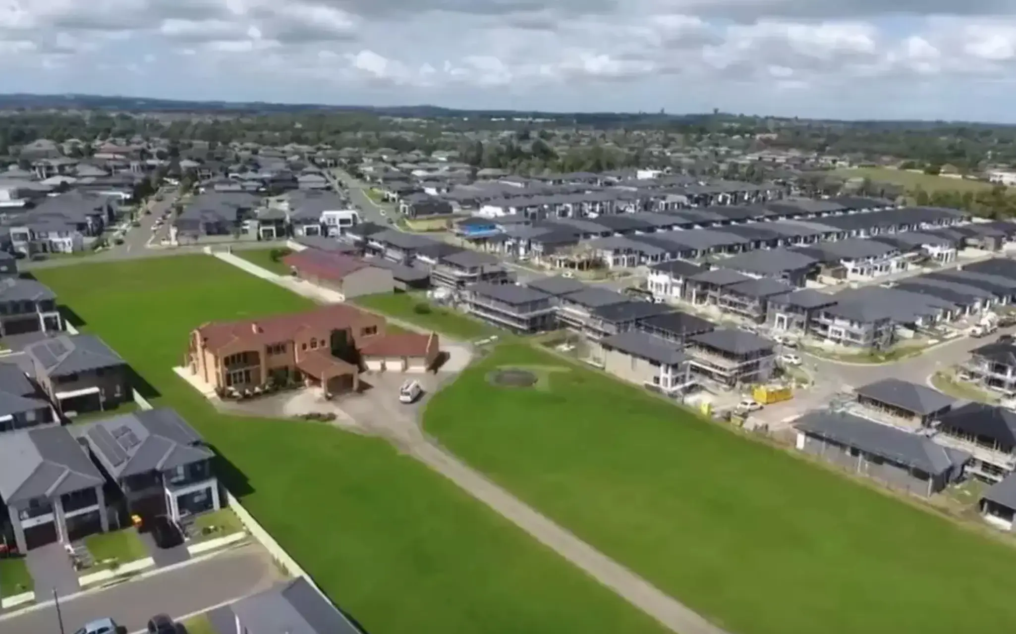 When the Zammit family turned down a £25 million offer for their home, property developers simply built around it instead (7News)