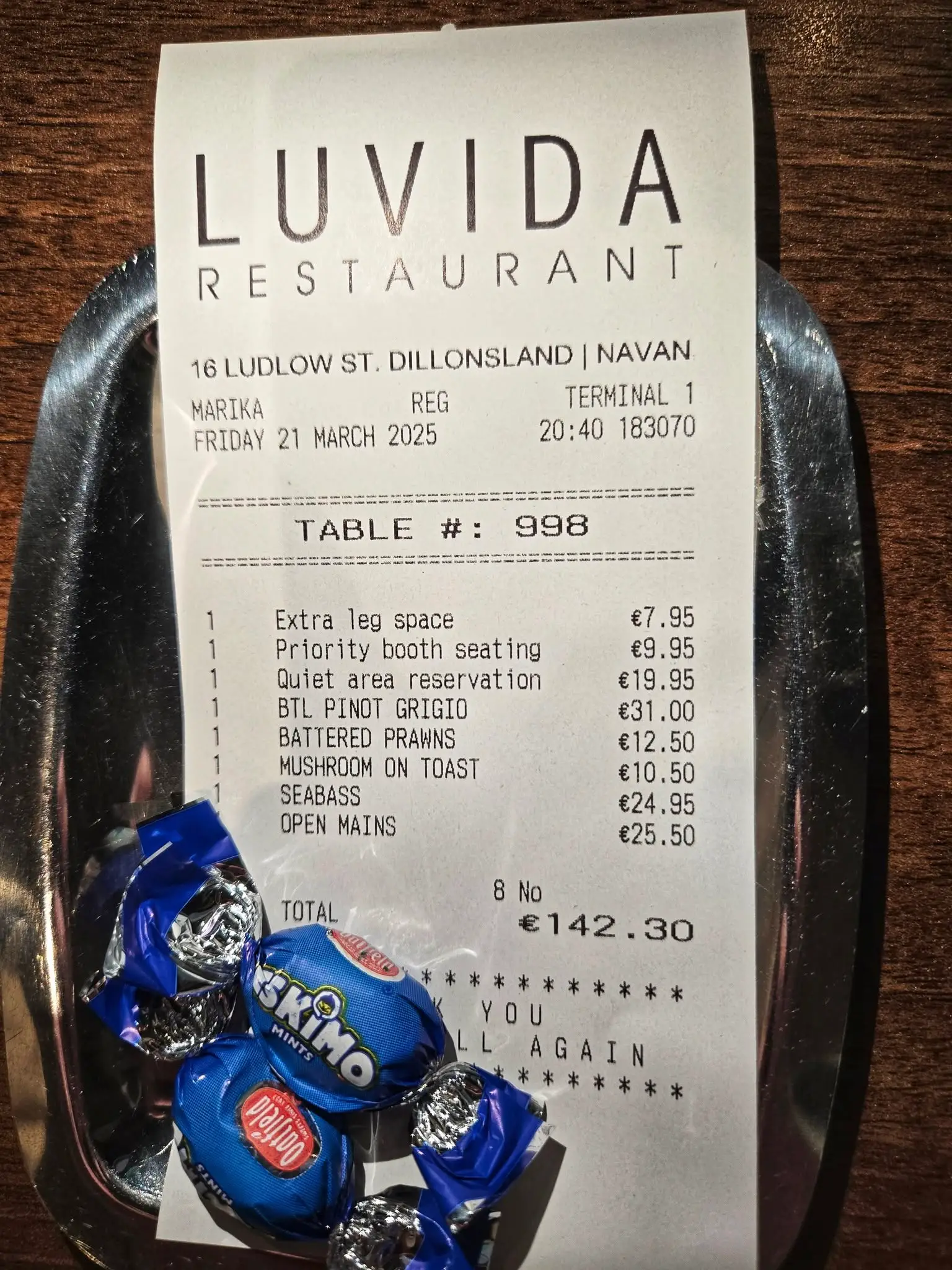 Receipt with extra charges from Luvida's Restaurant (Facebook)