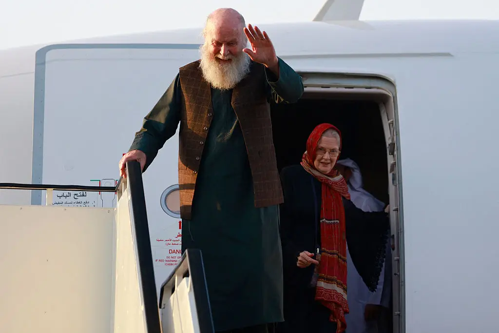 Peter and Barbie Reynolds arriving at Doha Airport earlier today (Karim JAAFAR / AFP) (Photo by KARIM JAAFAR/AFP via Getty Images)