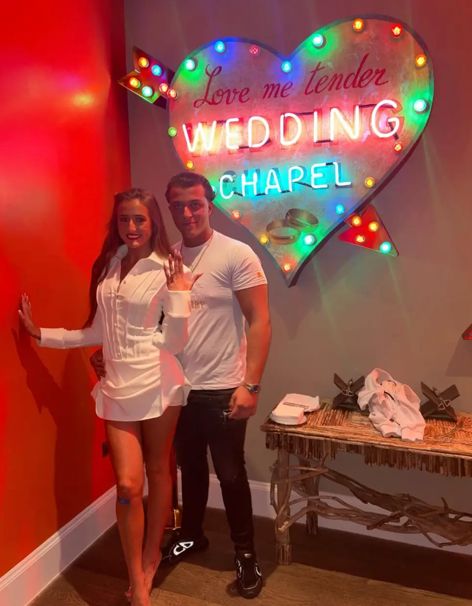 Noah popped the question at Venezuela's 16th birthday party. (venzuelaprice1/Instagram)
