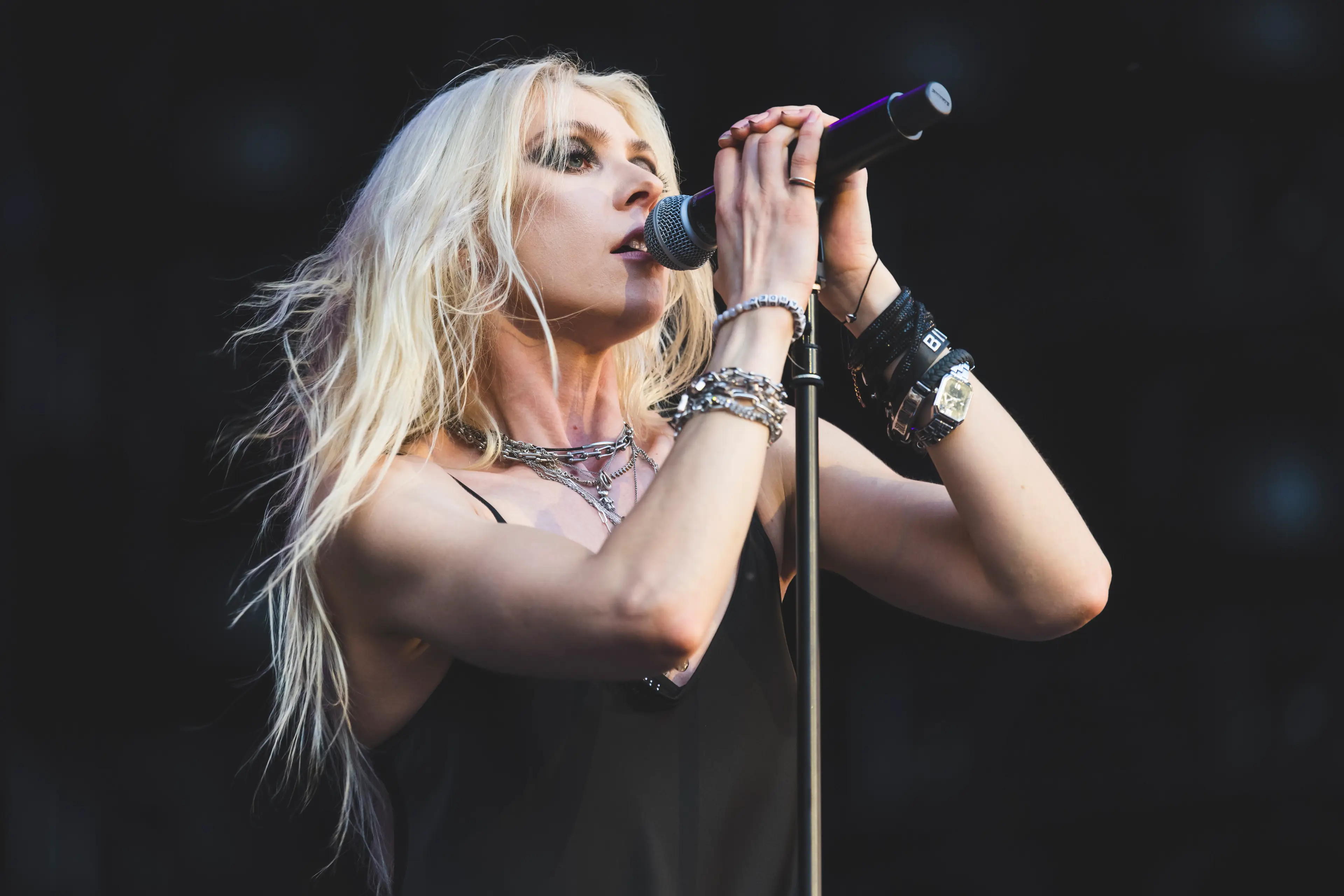 Momsen performing with AC/DC in Spain (Mariano Regidor via Getty Images)