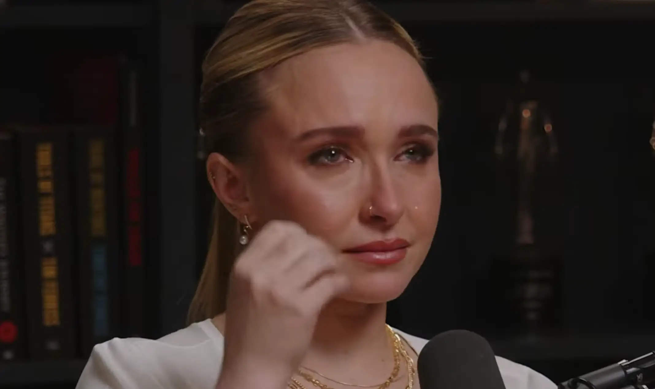 Panettiere became emotional on the podcast (YouTube/Jay Shetty)