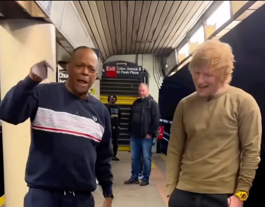 The pair then sung together.