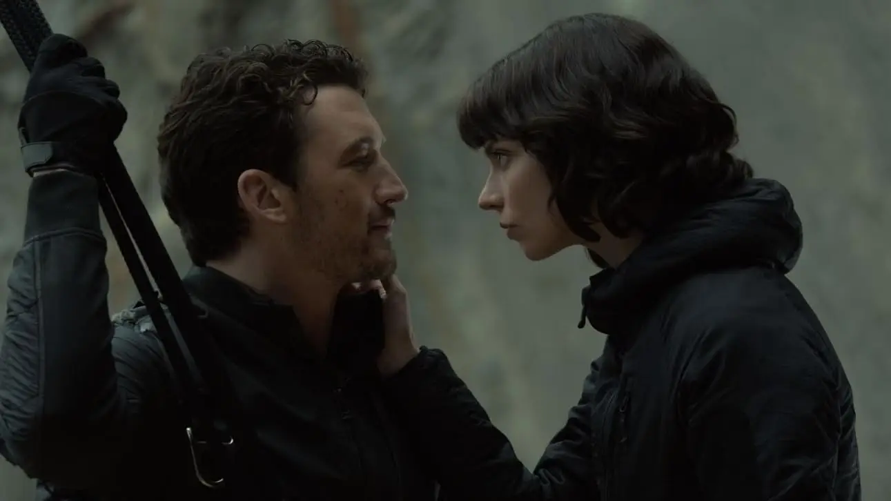 The Gorge stars Taylor Joy and Teller (Apple TV+)