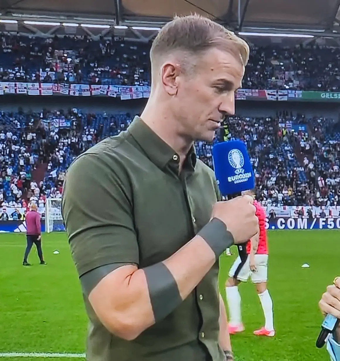 Joe Hart doing some pre-match ahead of England's first Euro 2024 tie against Serbia. (BBC)