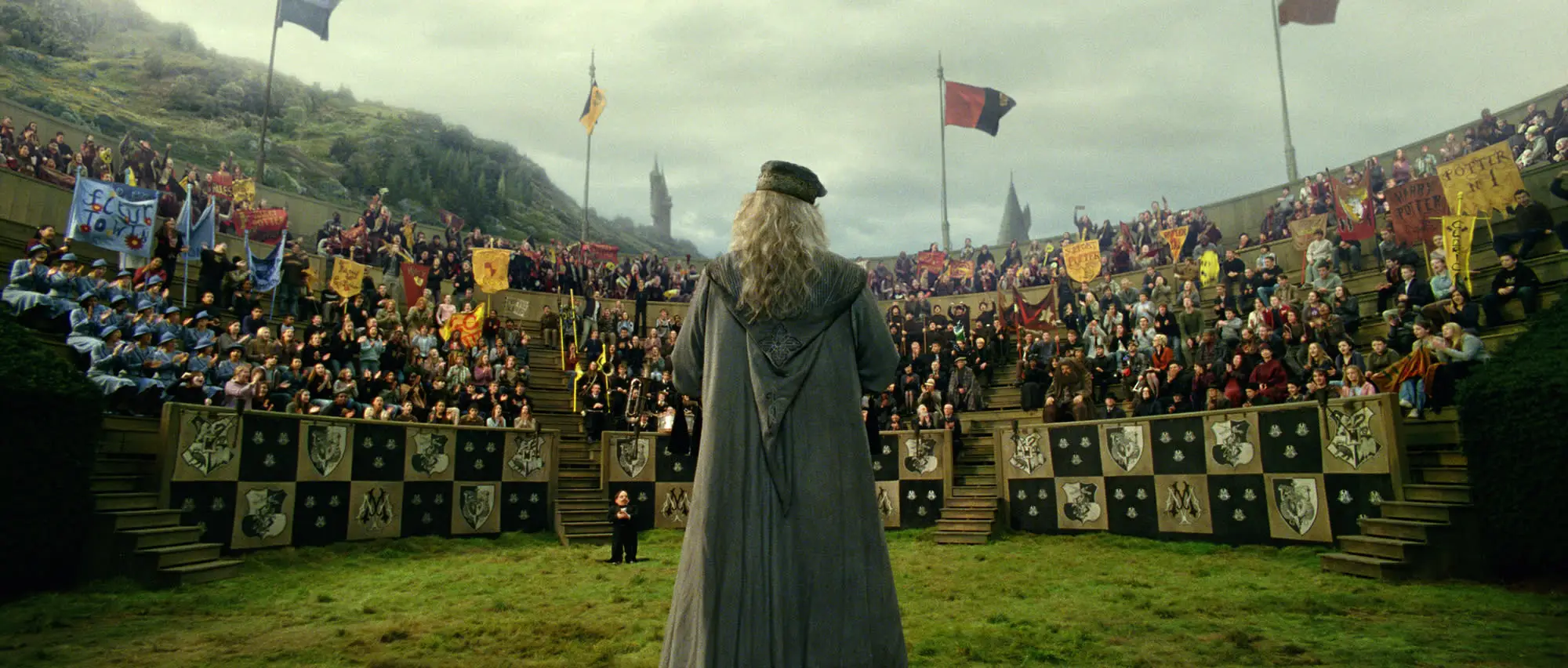 The crowds rock up to watch... the start and end of the events and nothing else (Warner Bros)