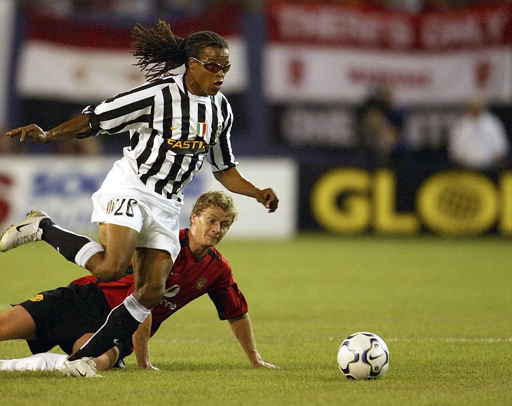 Edgar Davids in action against Man United (Credit:Getty)