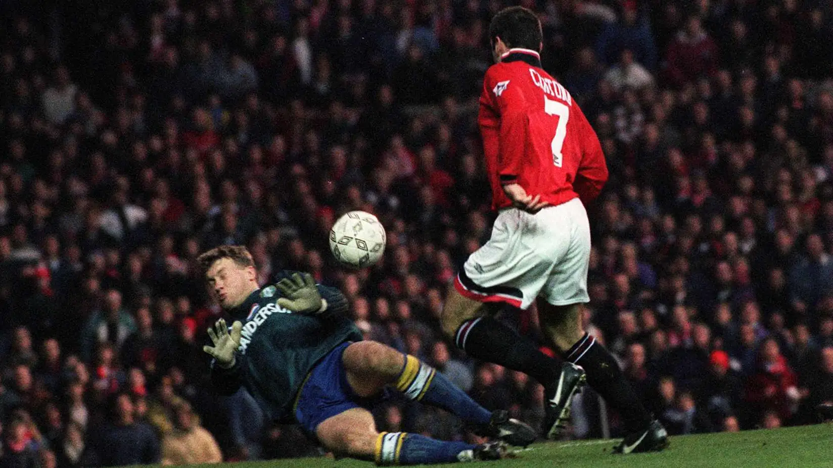 Top 5 Manchester United Home Kits In Premier League History