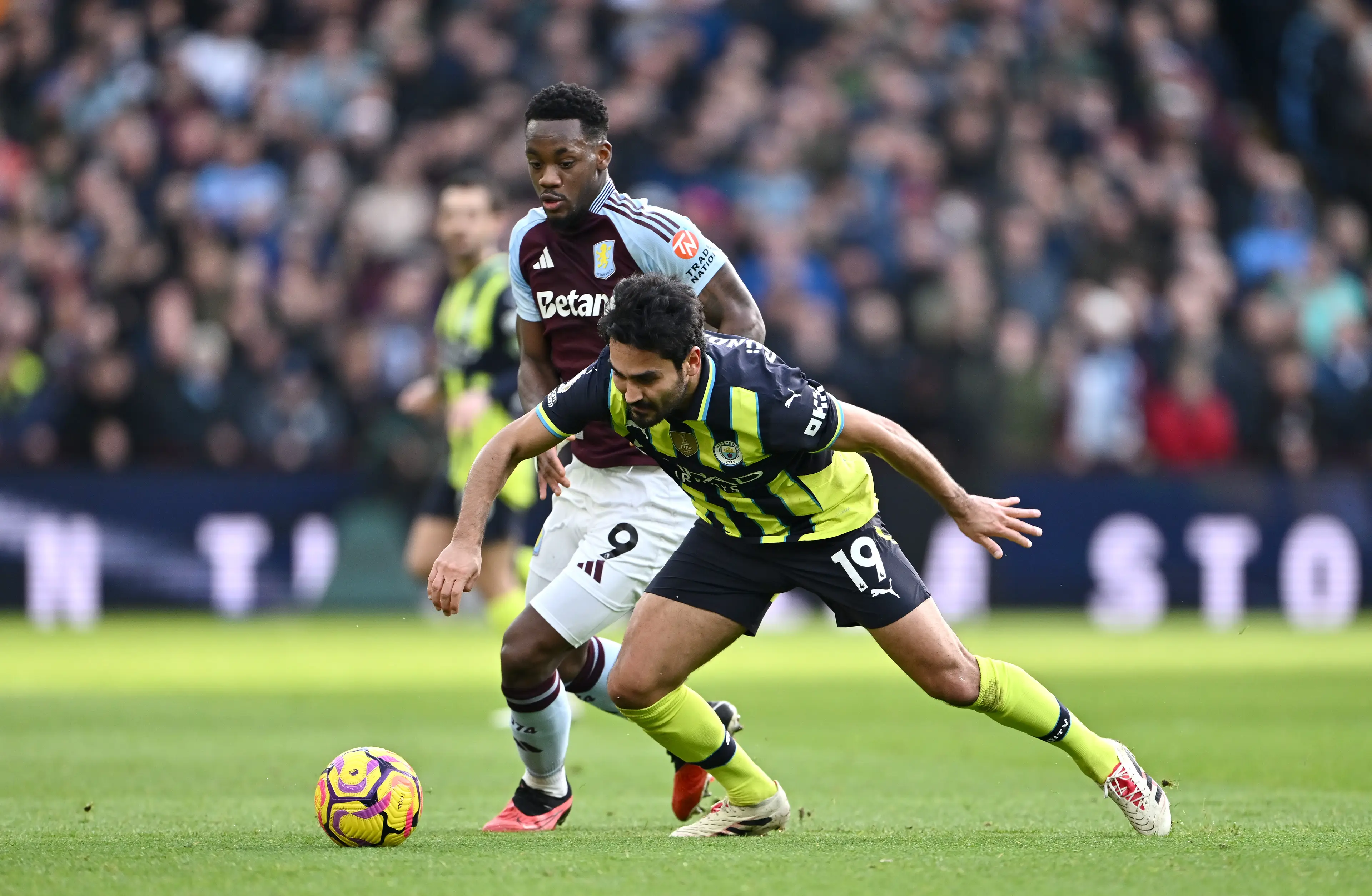 Ilkay Gundogan struggled as Manchester City fell to a defeat against Aston Villa. Image: Getty