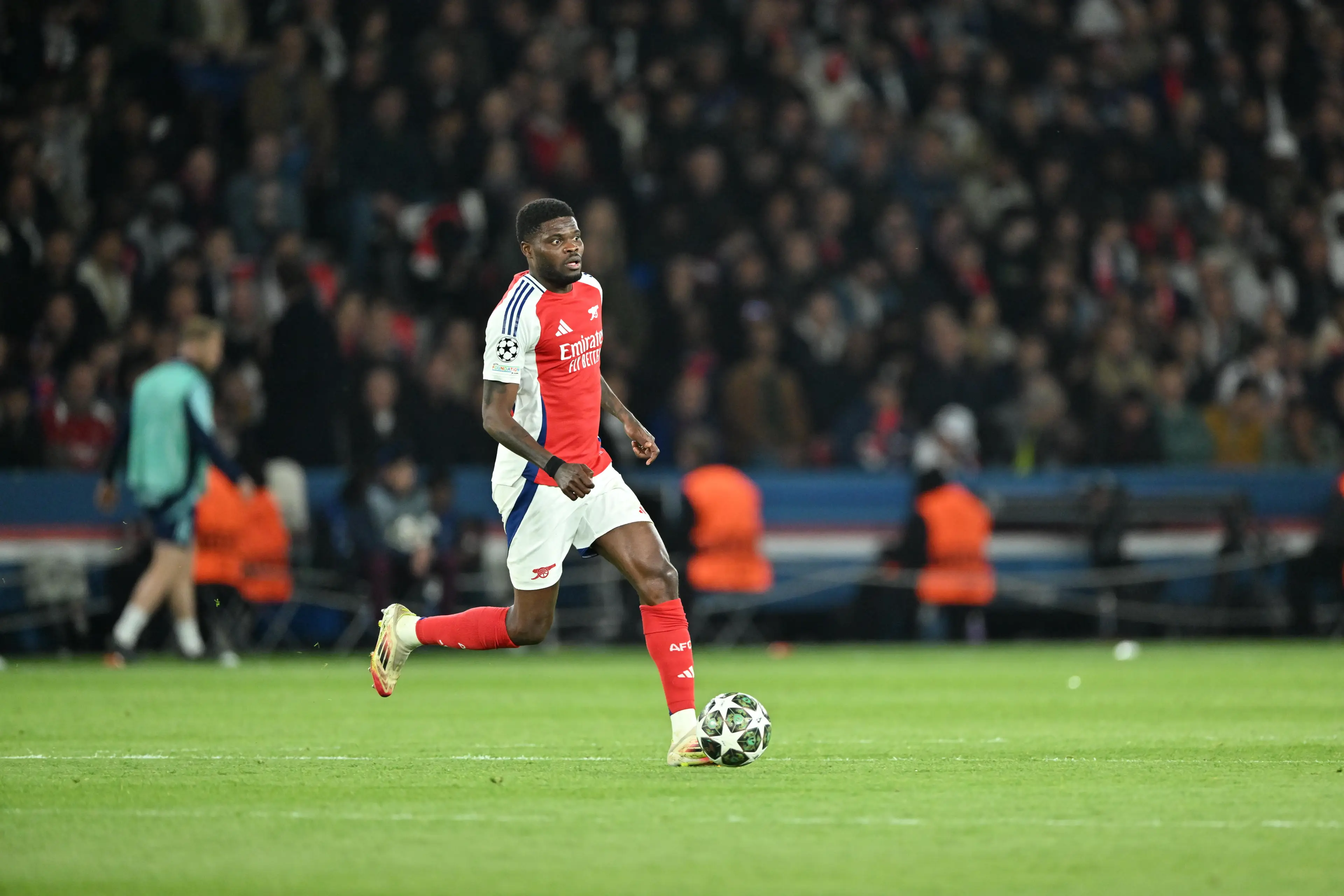 Thomas Partey endured a tough night as PSG dumped out Arsenal. Image: Getty