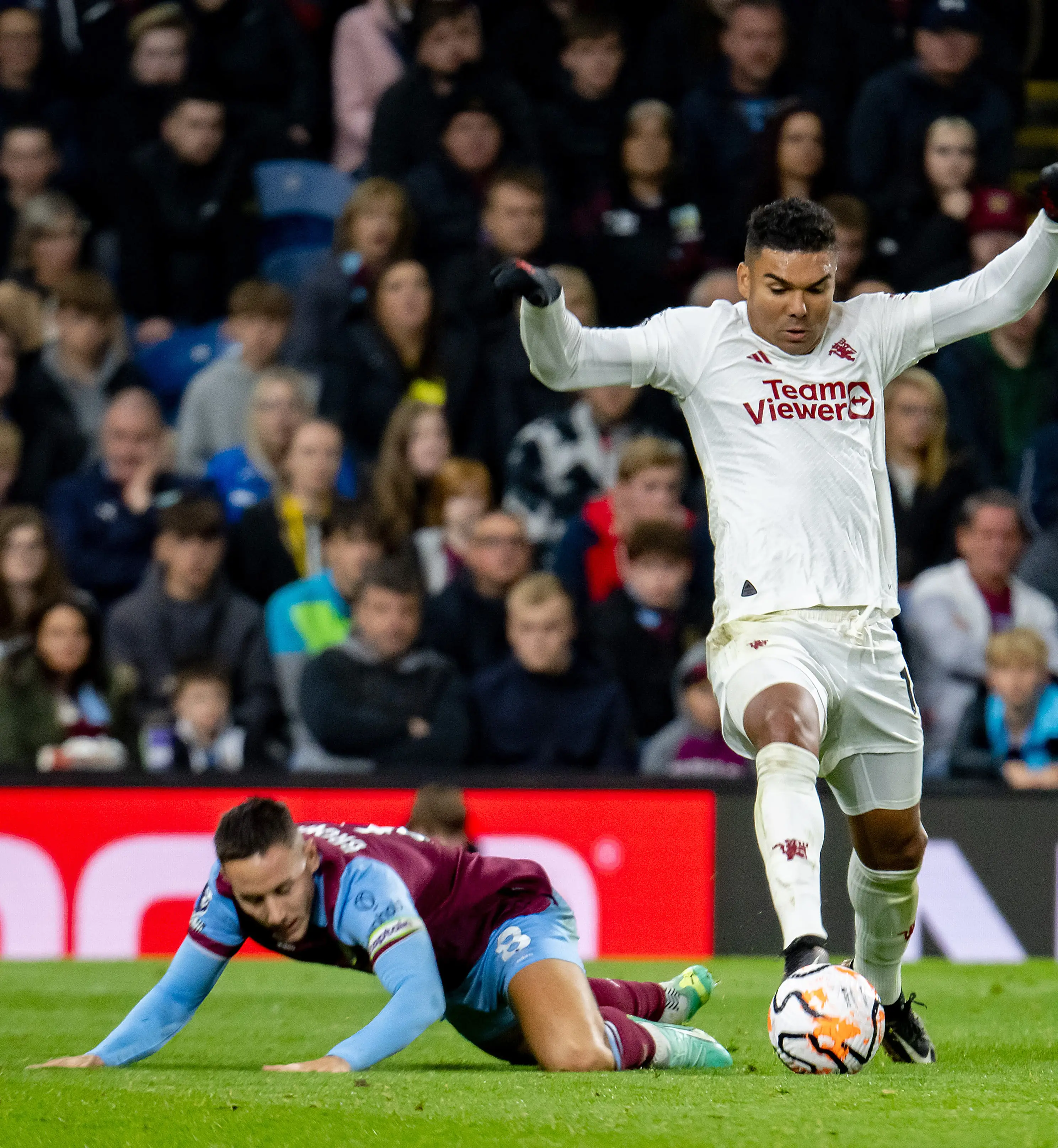 Josh Brownhill and Casemiro. Image: Ash Donelon / Contributor via Getty