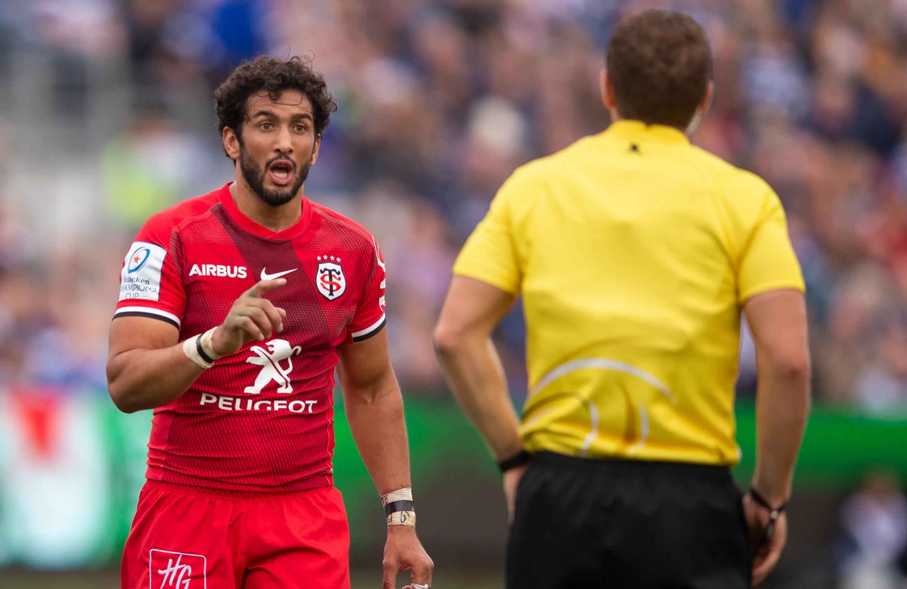 Toulouse Rugby's Maxime Mermoz talks to Referee Andrew Brace during the Champions Cup match between Bath Rugby and Toulouse (Getty Images)