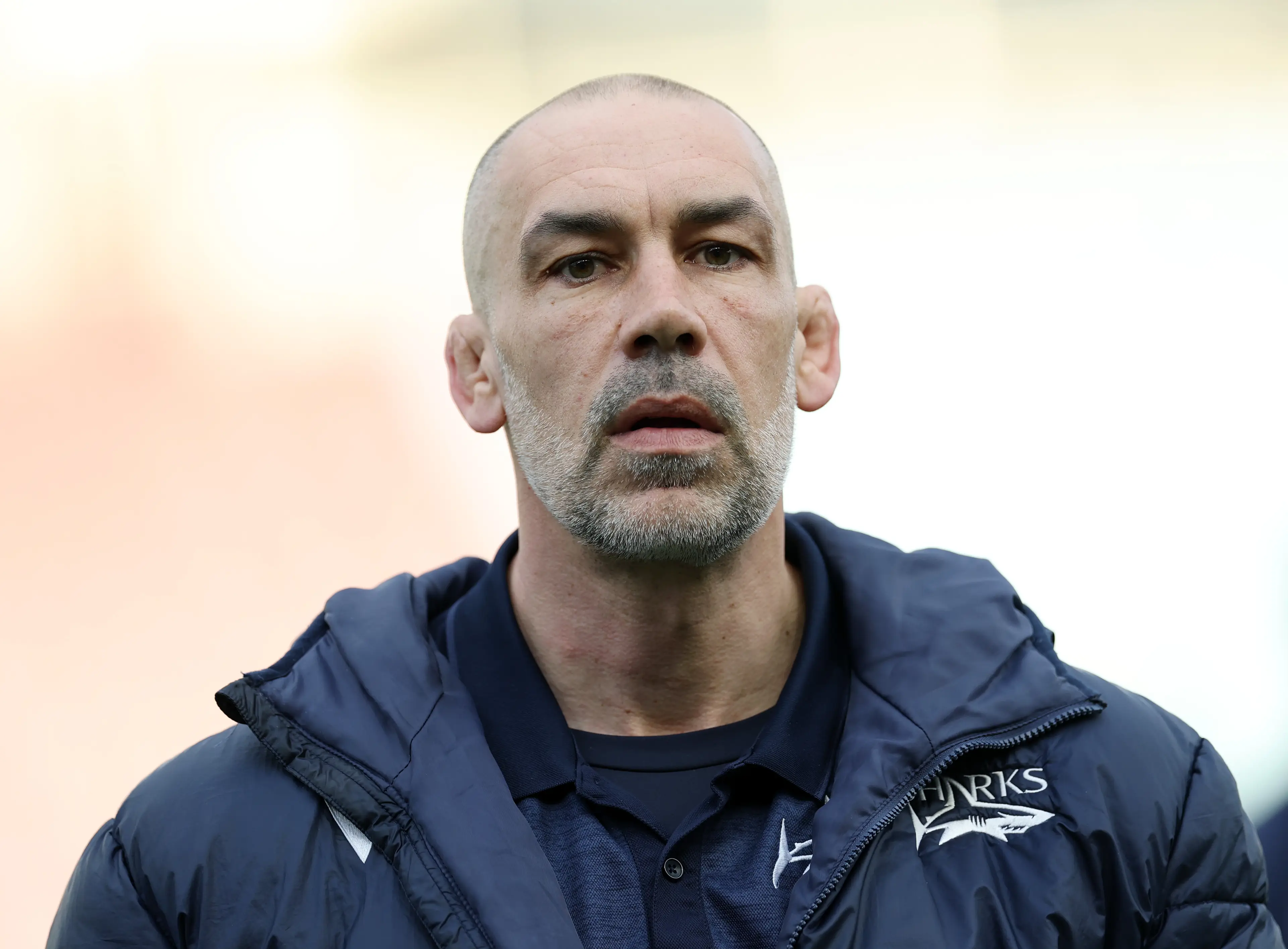 Director of Rugby at Sale Sharks Alex Sanderson talks to the squad before the Investec Champions Cup match between Harlequins and Sale Sharks
