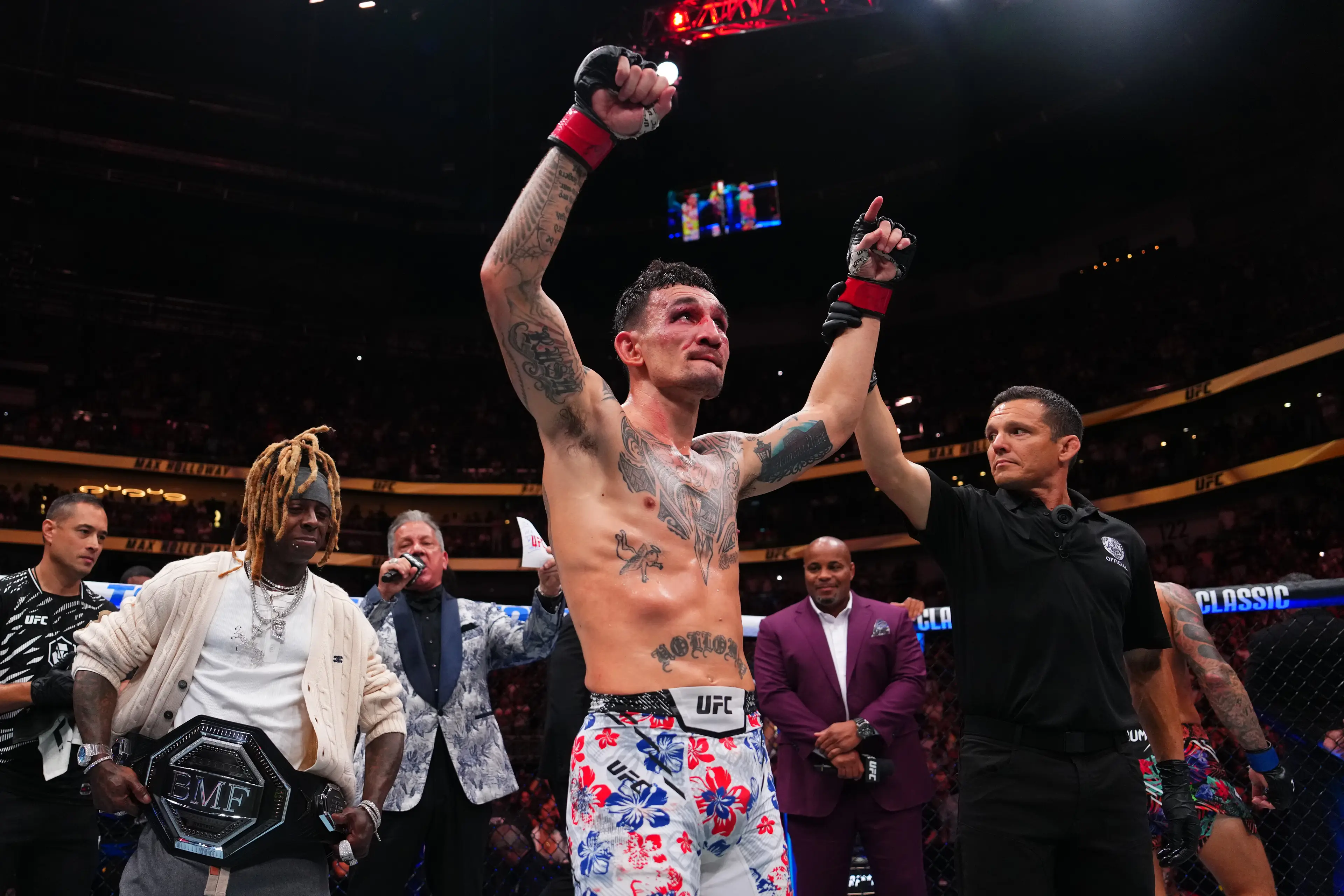 Lil Wayne wraps the BMF title around Max Holloway's waist at UFC 318. Image: Getty 