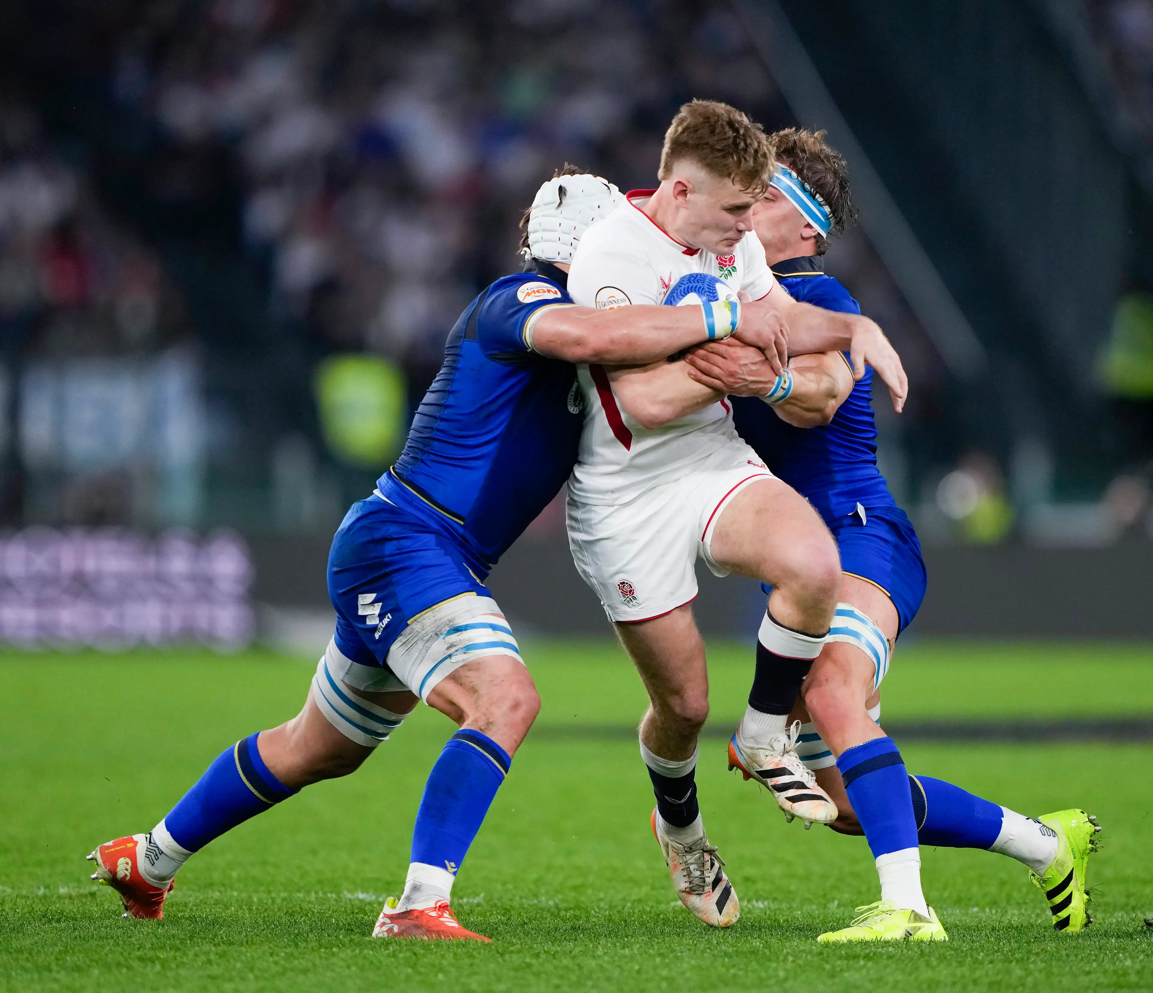 Fin Smith of England battle for the ball during the Guinness Six Nations 2026 match between Italy and England (Getty Images)