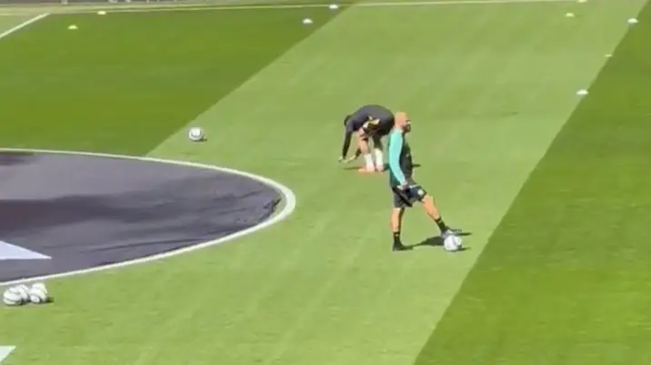 Fans baffled after spotting what Matheus Cunha did during Wolves' warm-up ahead of Man Utd clash