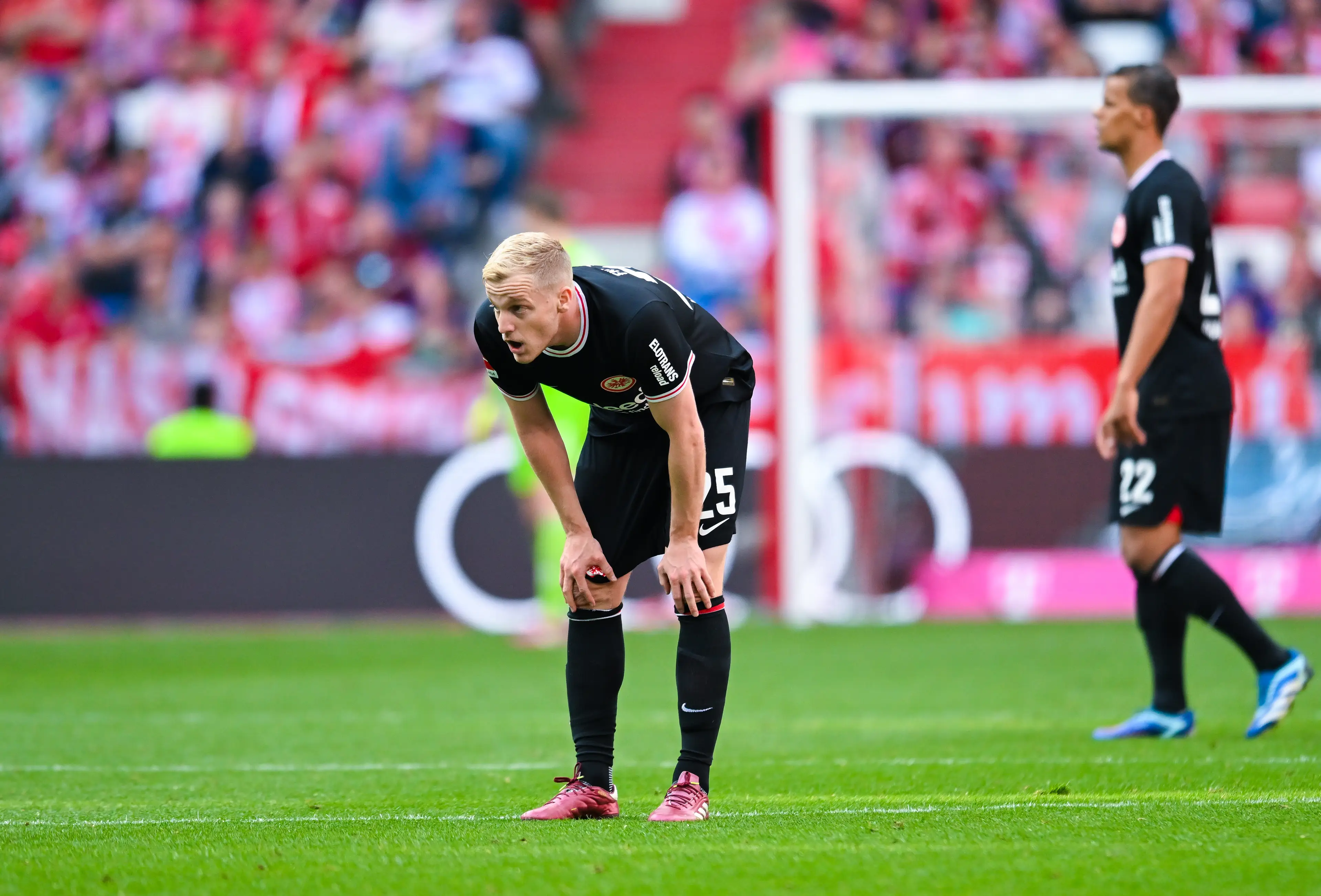 Donny van de Beek is currently on loan at Eintracht Frankfurt from Manchester United. (