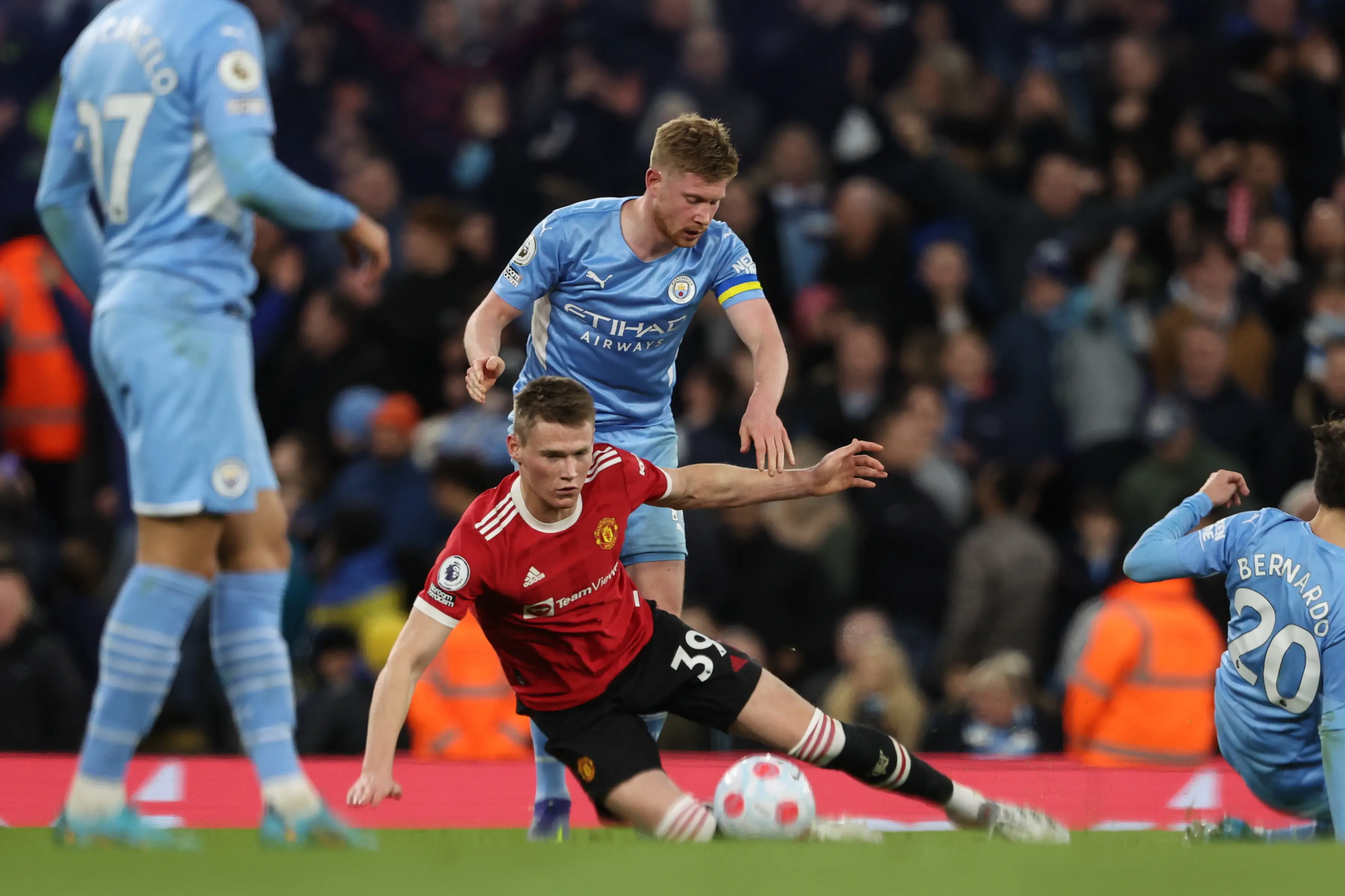 Scott McTominay and Kevin de Bruyne faced each other in Manchester derbies. Image: Matthew Ashton - AMA / Contributor via Getty