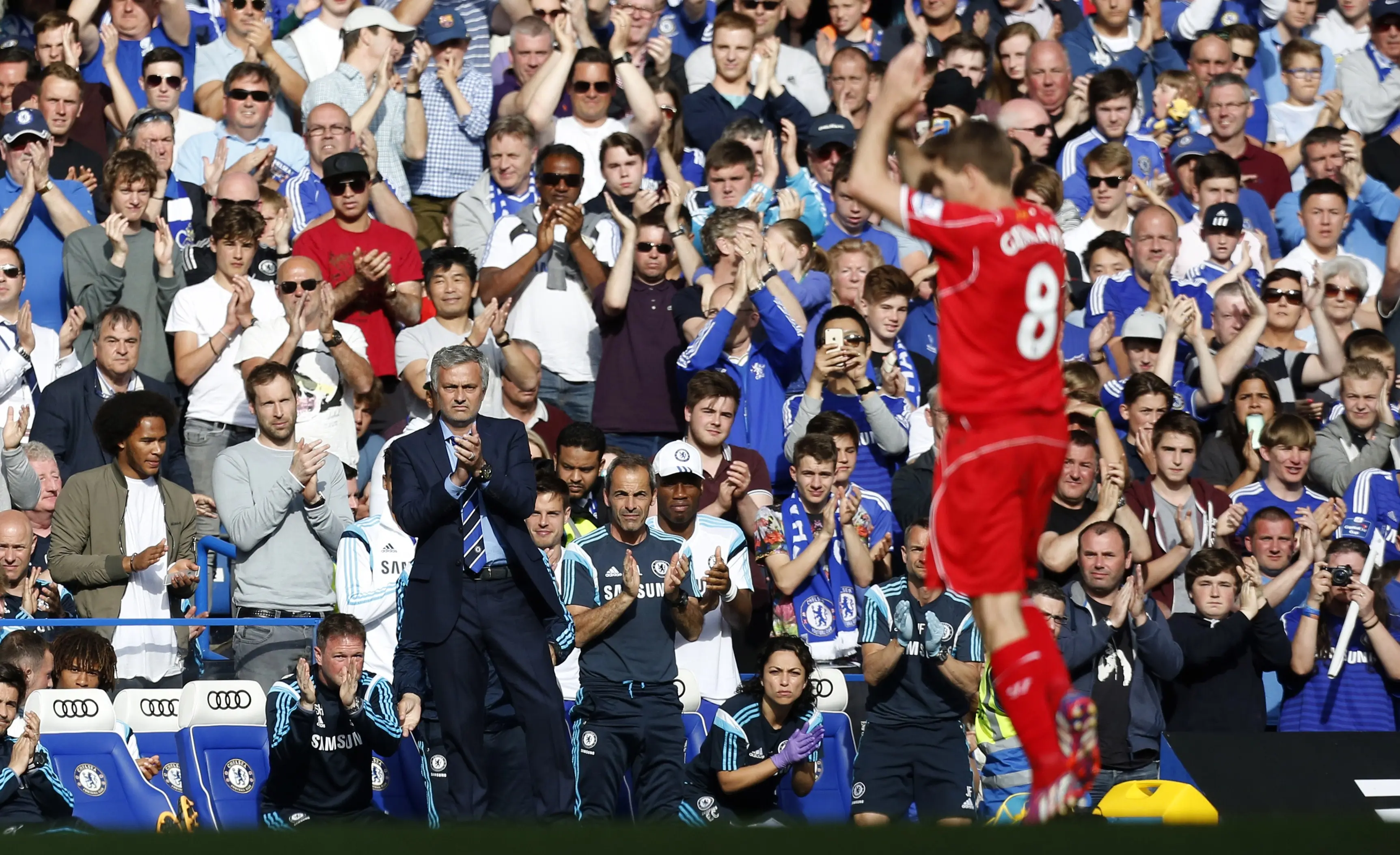 Jose Mourinho applauds Steven Gerrard following his substitution. Image: Getty 