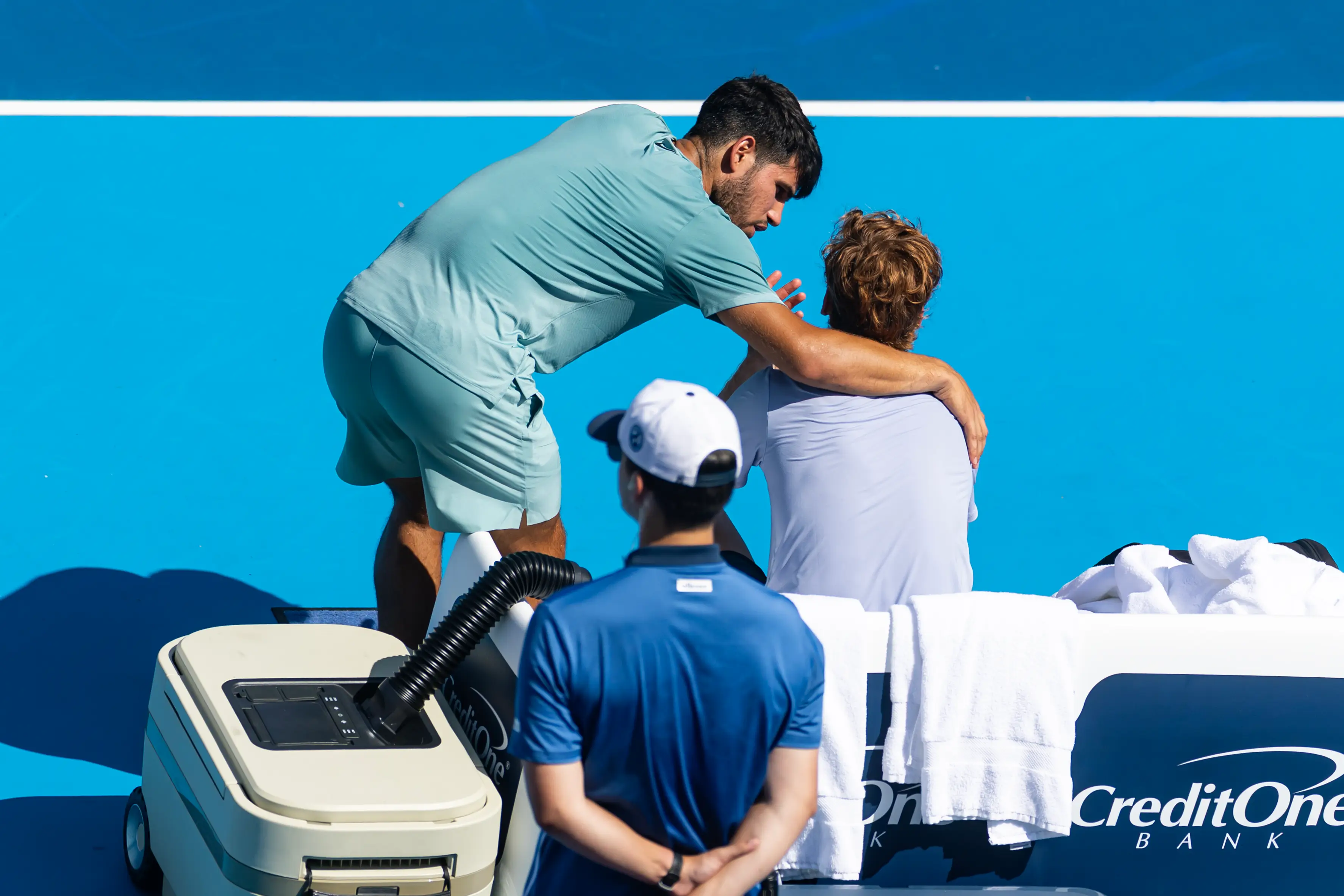 Carlos Alcarez consoles Jannik Sinner after he retires at the Cincinnati Open final. Image: Getty